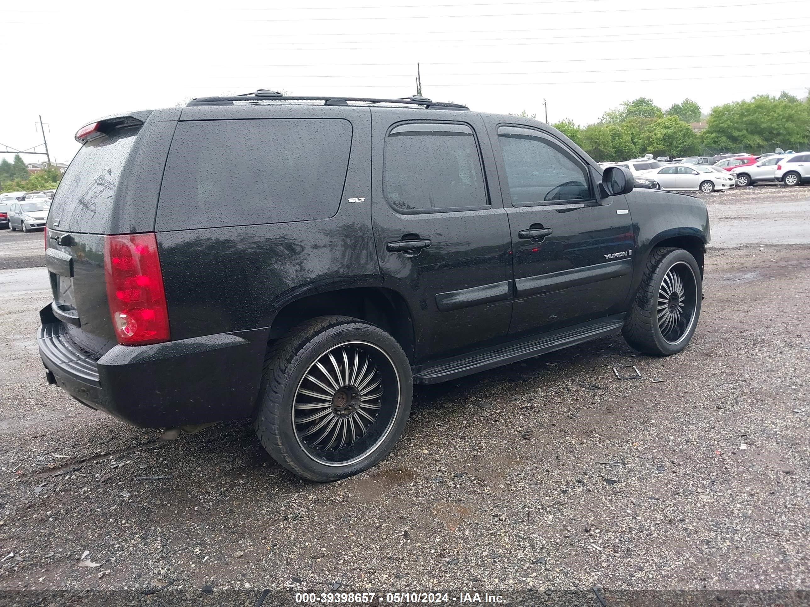 Photo 3 VIN: 1GKFK130X7R322421 - GMC YUKON 