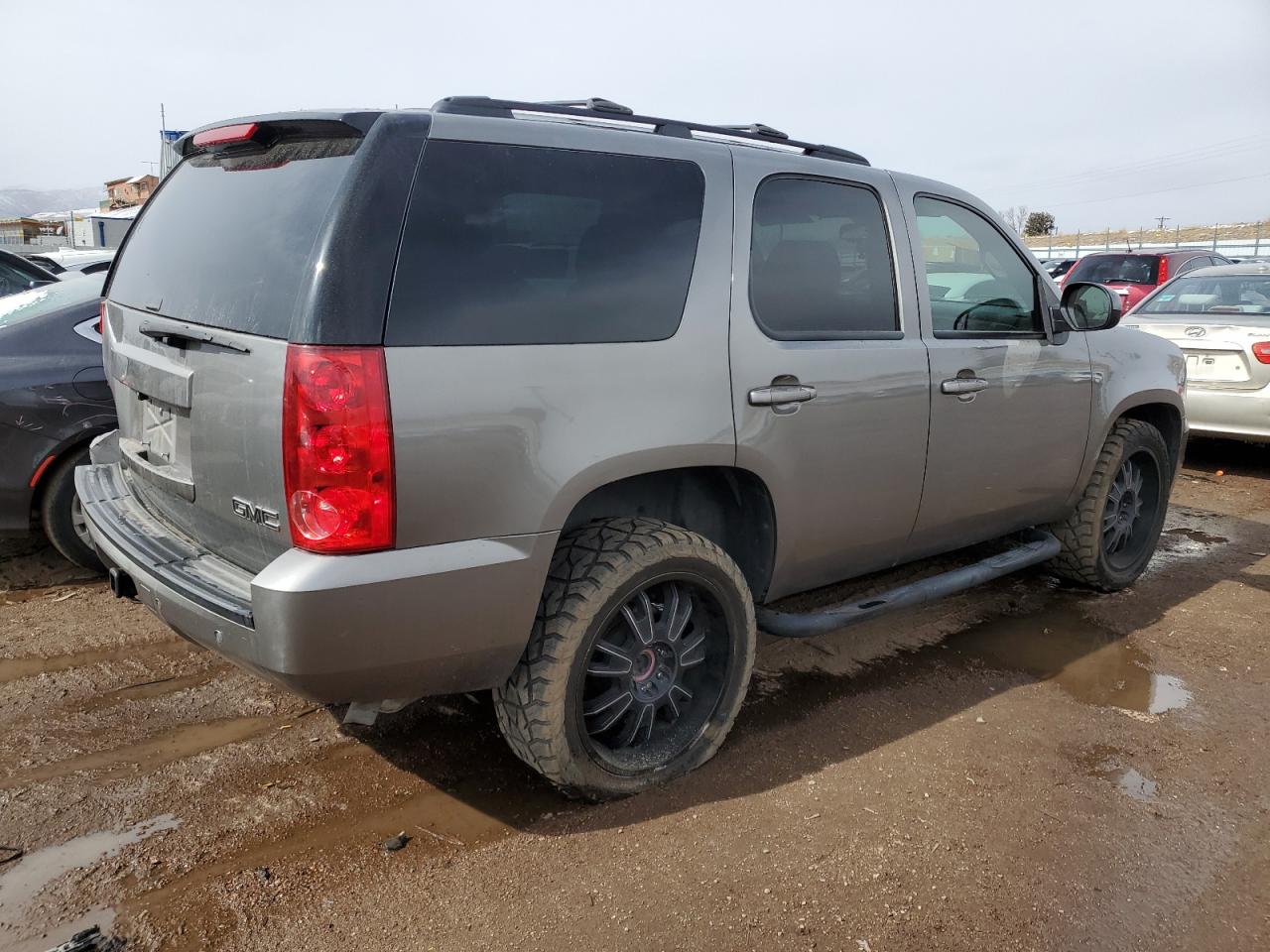 Photo 2 VIN: 1GKFK130X8R253795 - GMC YUKON 