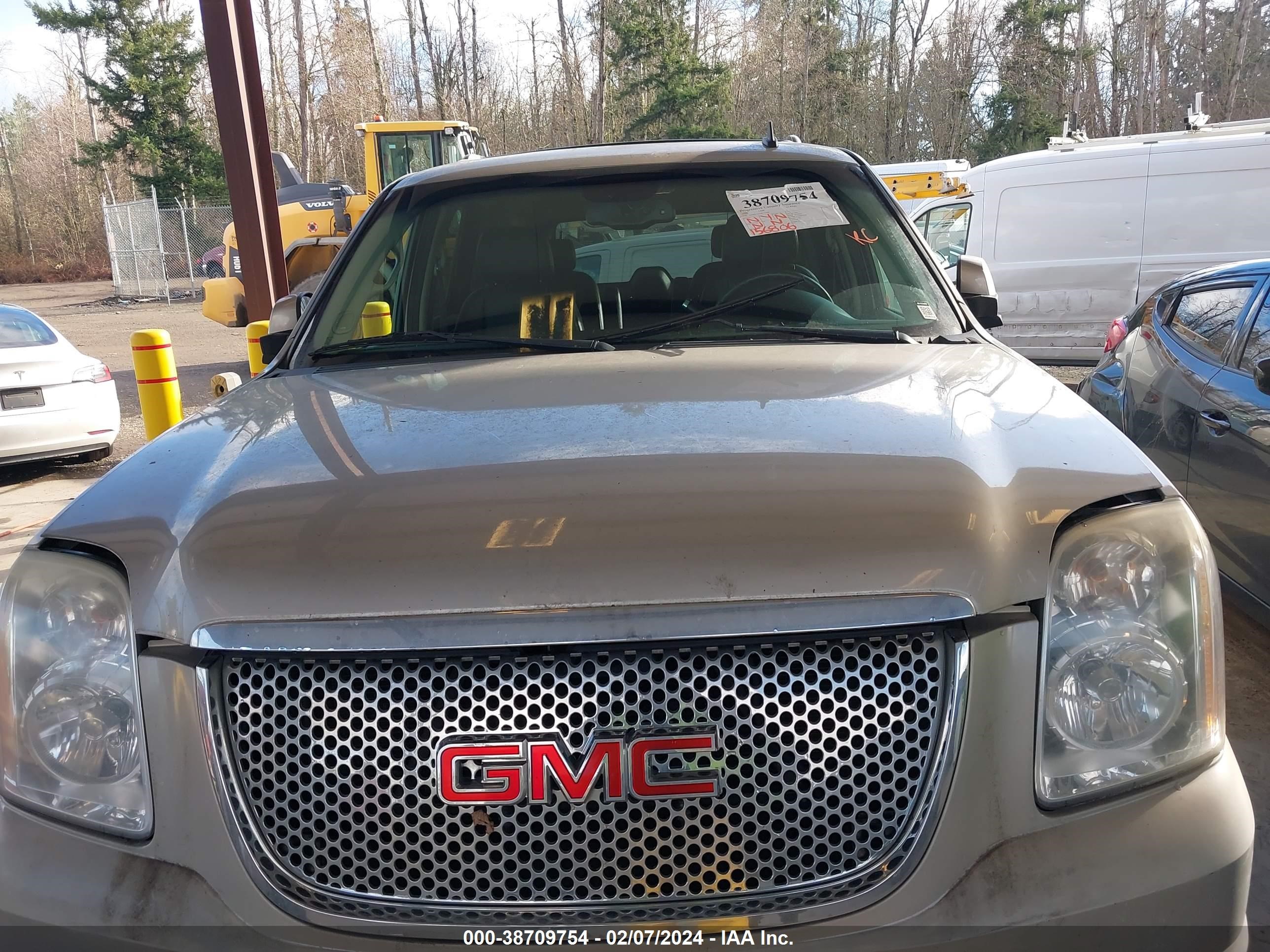 Photo 5 VIN: 1GKFK13279R133309 - GMC YUKON 