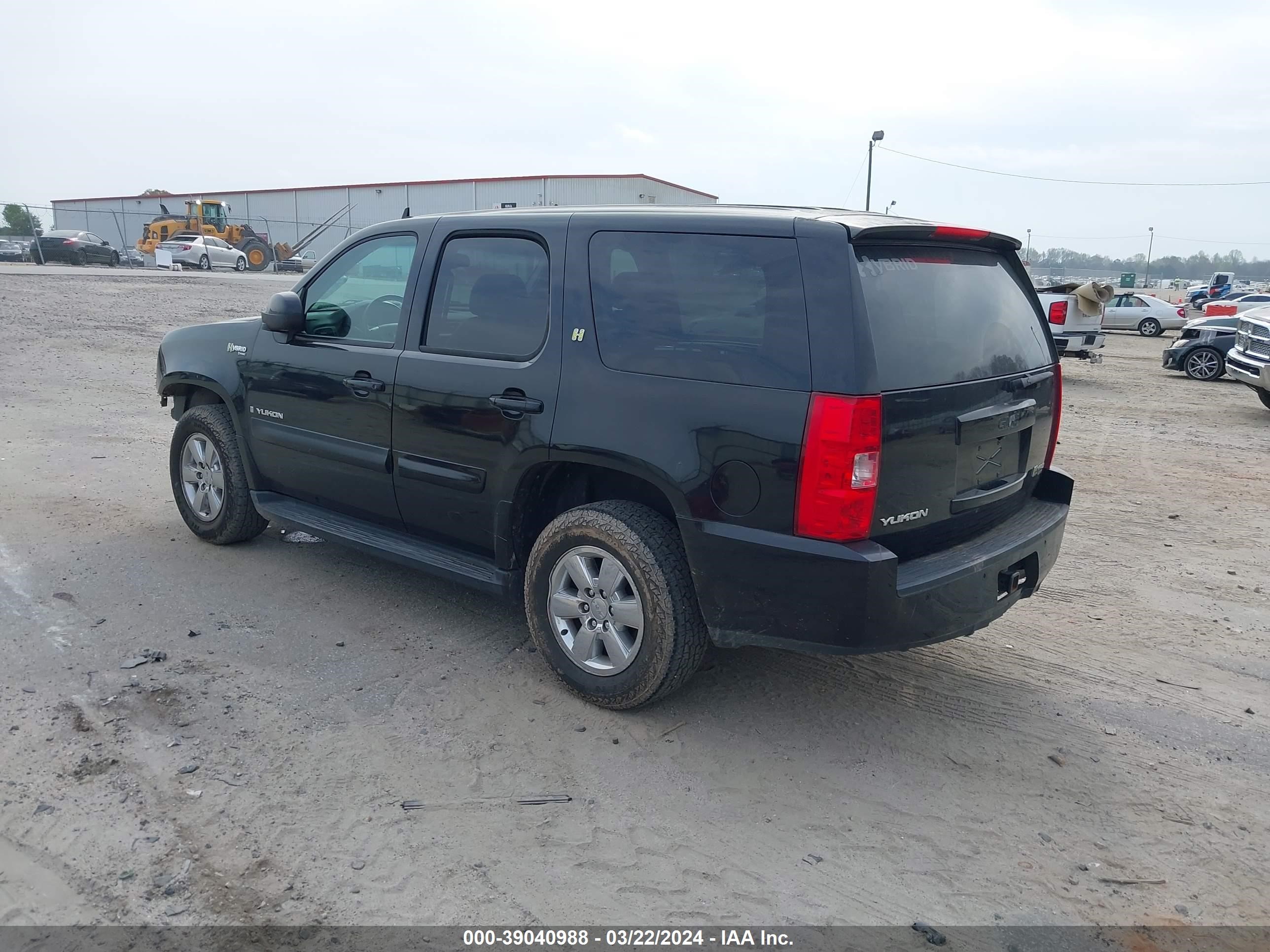 Photo 2 VIN: 1GKFK135X8R228424 - GMC YUKON 