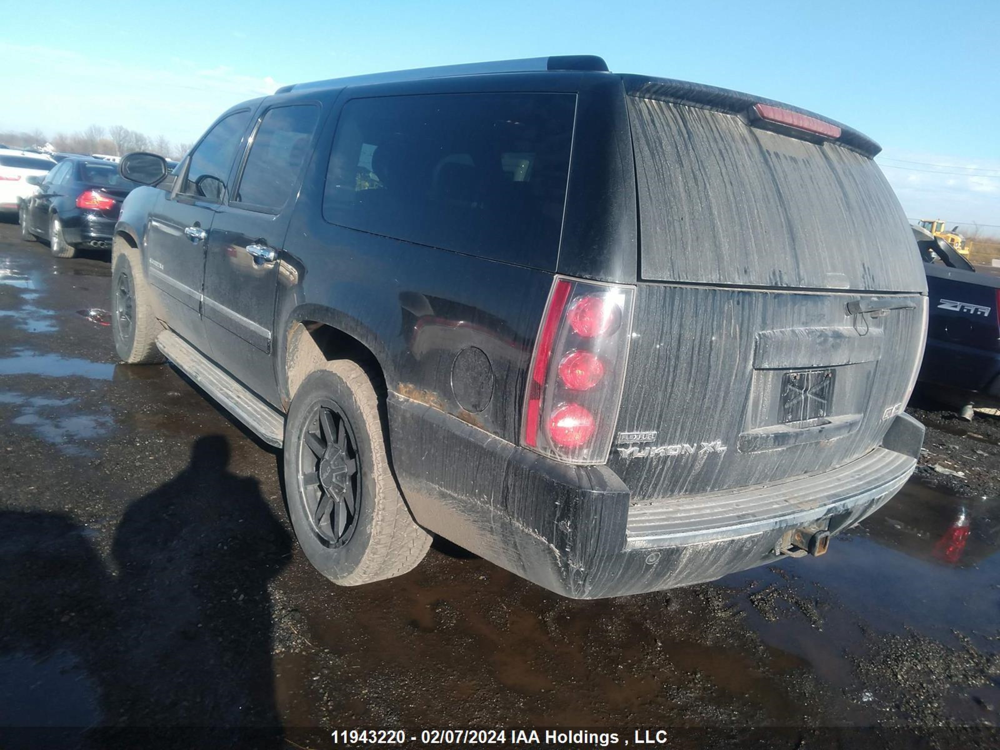 Photo 3 VIN: 1GKFK16269J103390 - GMC YUKON 