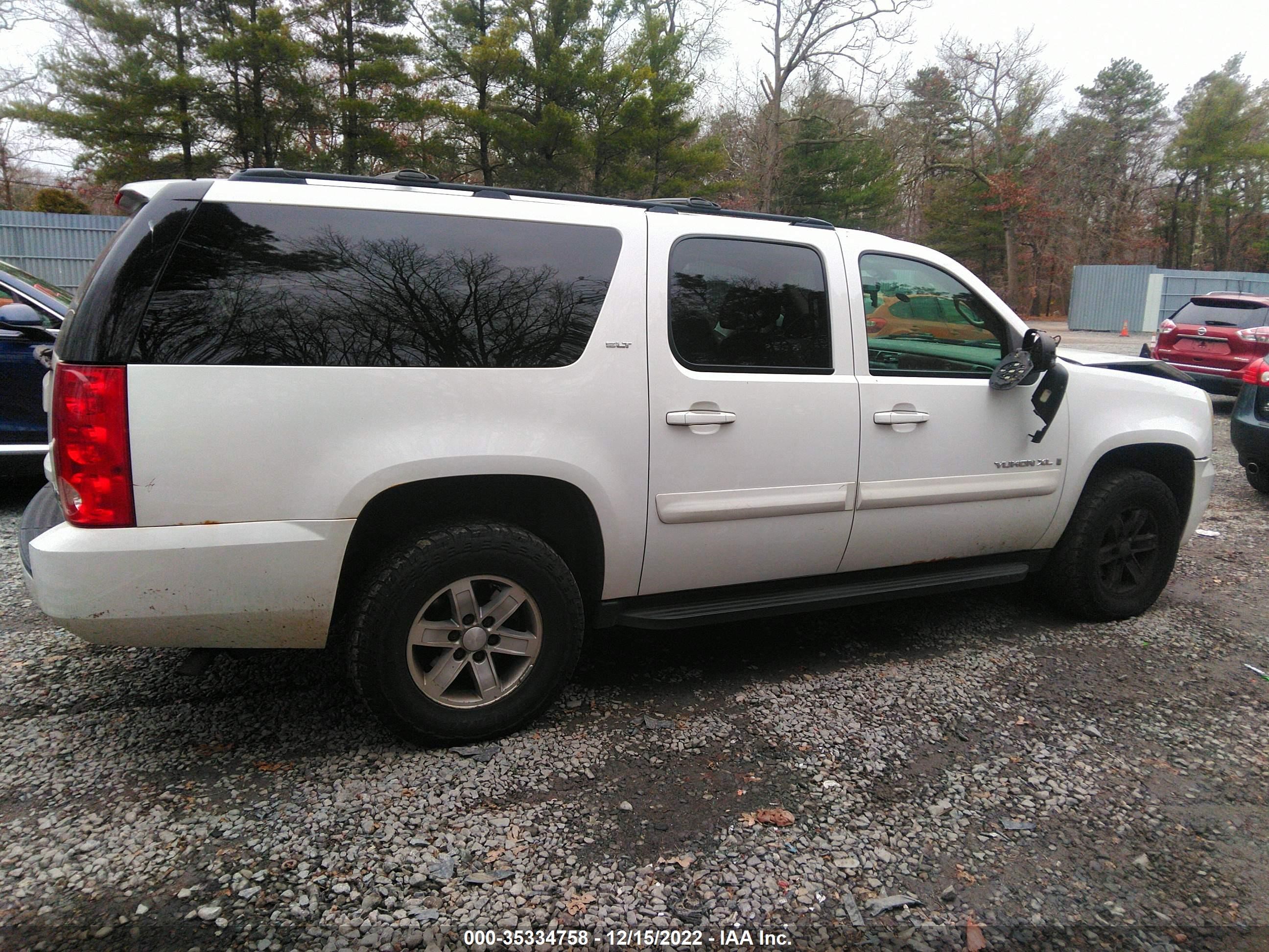 Photo 3 VIN: 1GKFK16308R150763 - GMC YUKON 