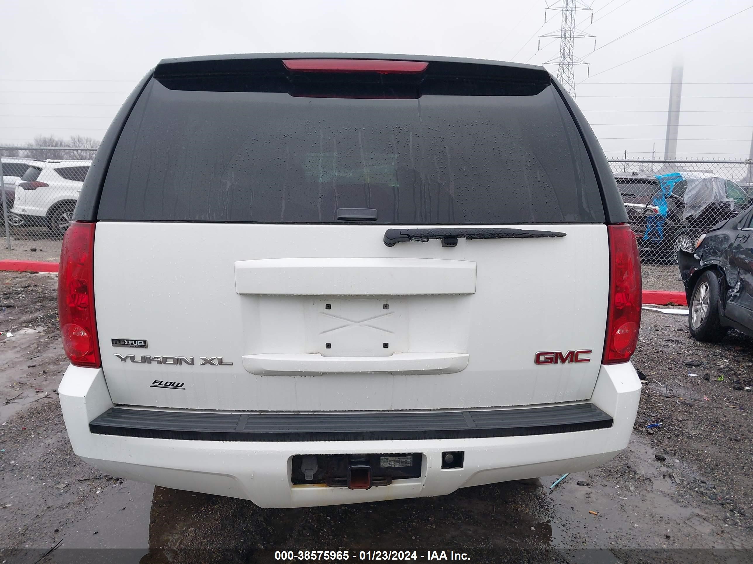 Photo 15 VIN: 1GKFK16327J238923 - GMC YUKON 