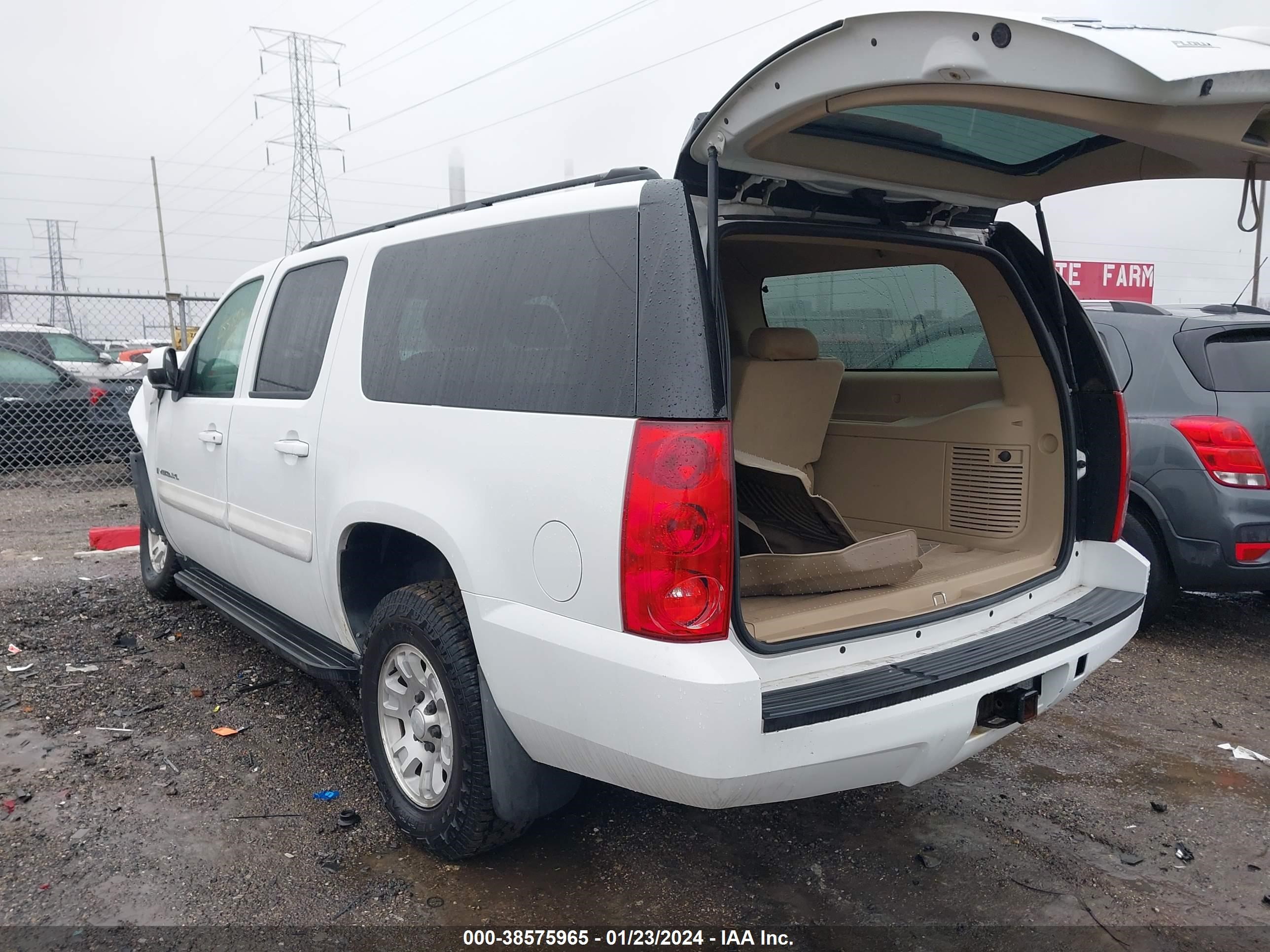 Photo 2 VIN: 1GKFK16327J238923 - GMC YUKON 