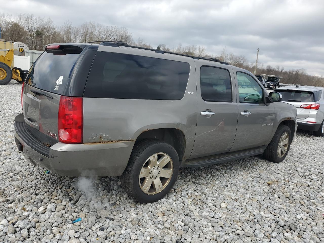 Photo 2 VIN: 1GKFK16328J148267 - GMC YUKON 