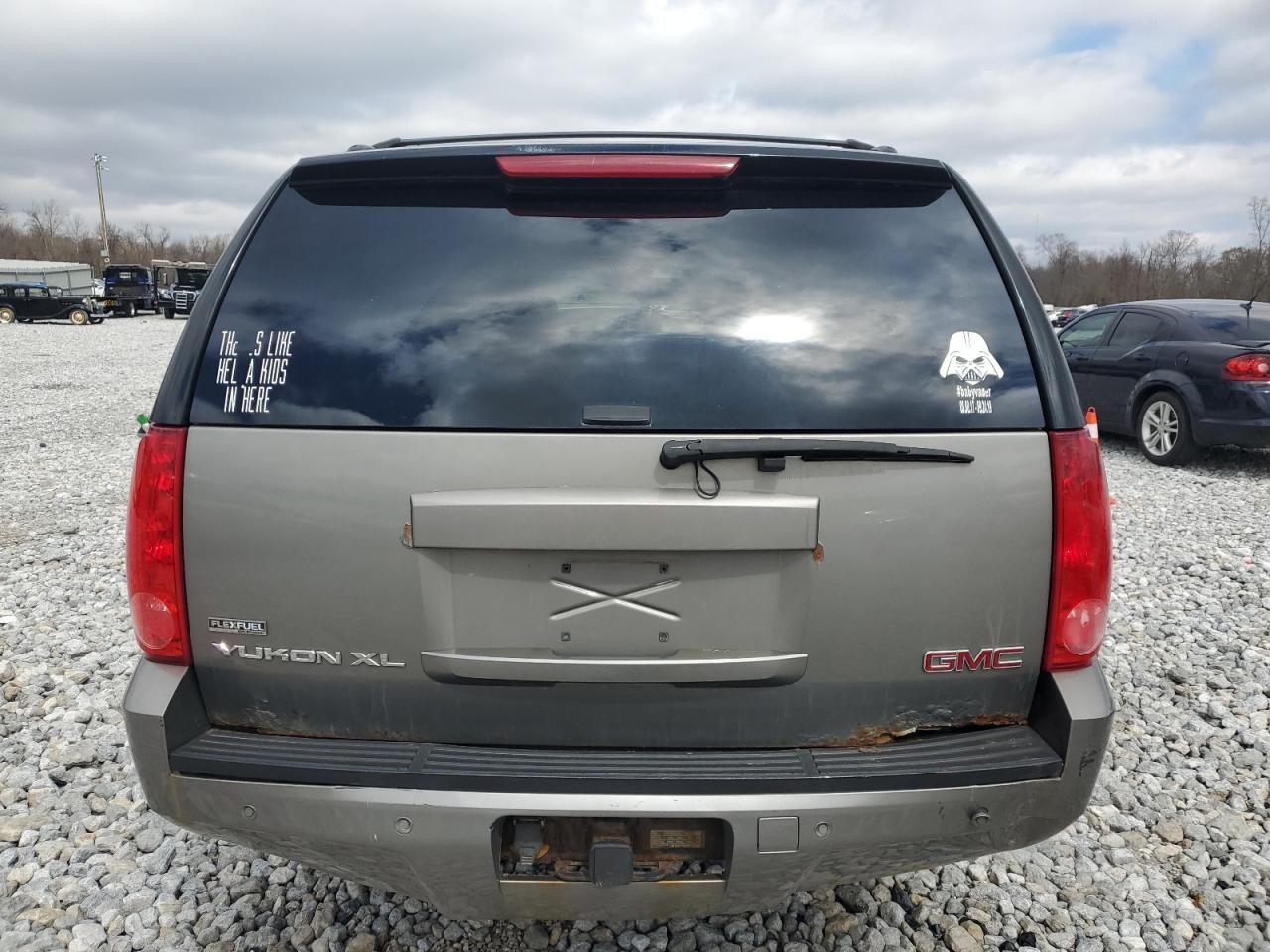 Photo 5 VIN: 1GKFK16328J148267 - GMC YUKON 