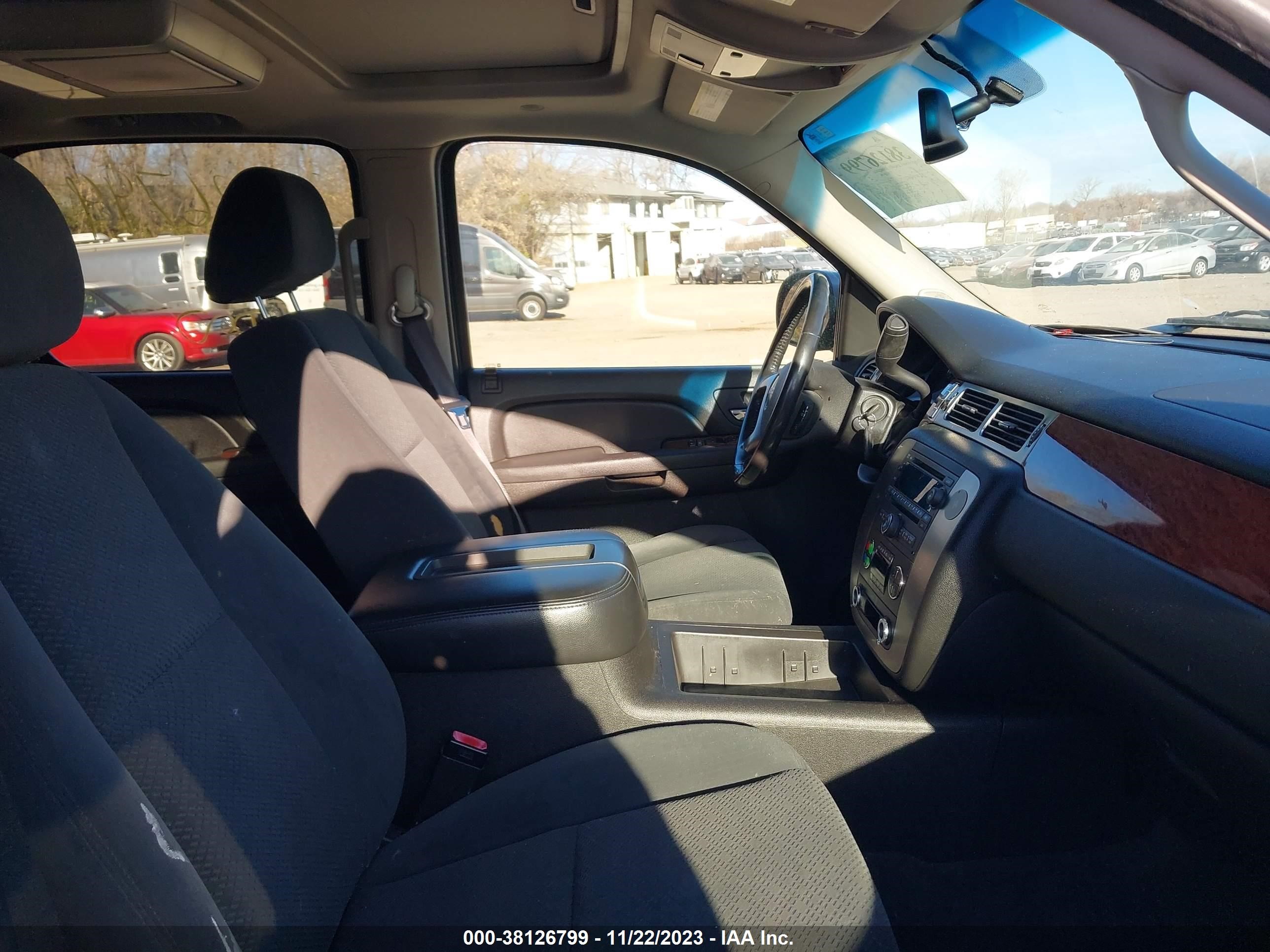 Photo 4 VIN: 1GKFK16357J252119 - GMC YUKON 