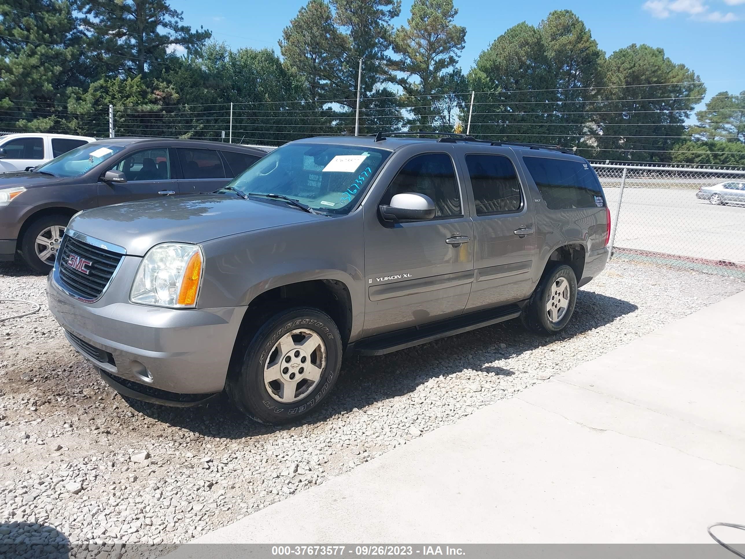 Photo 1 VIN: 1GKFK16367J211000 - GMC YUKON 