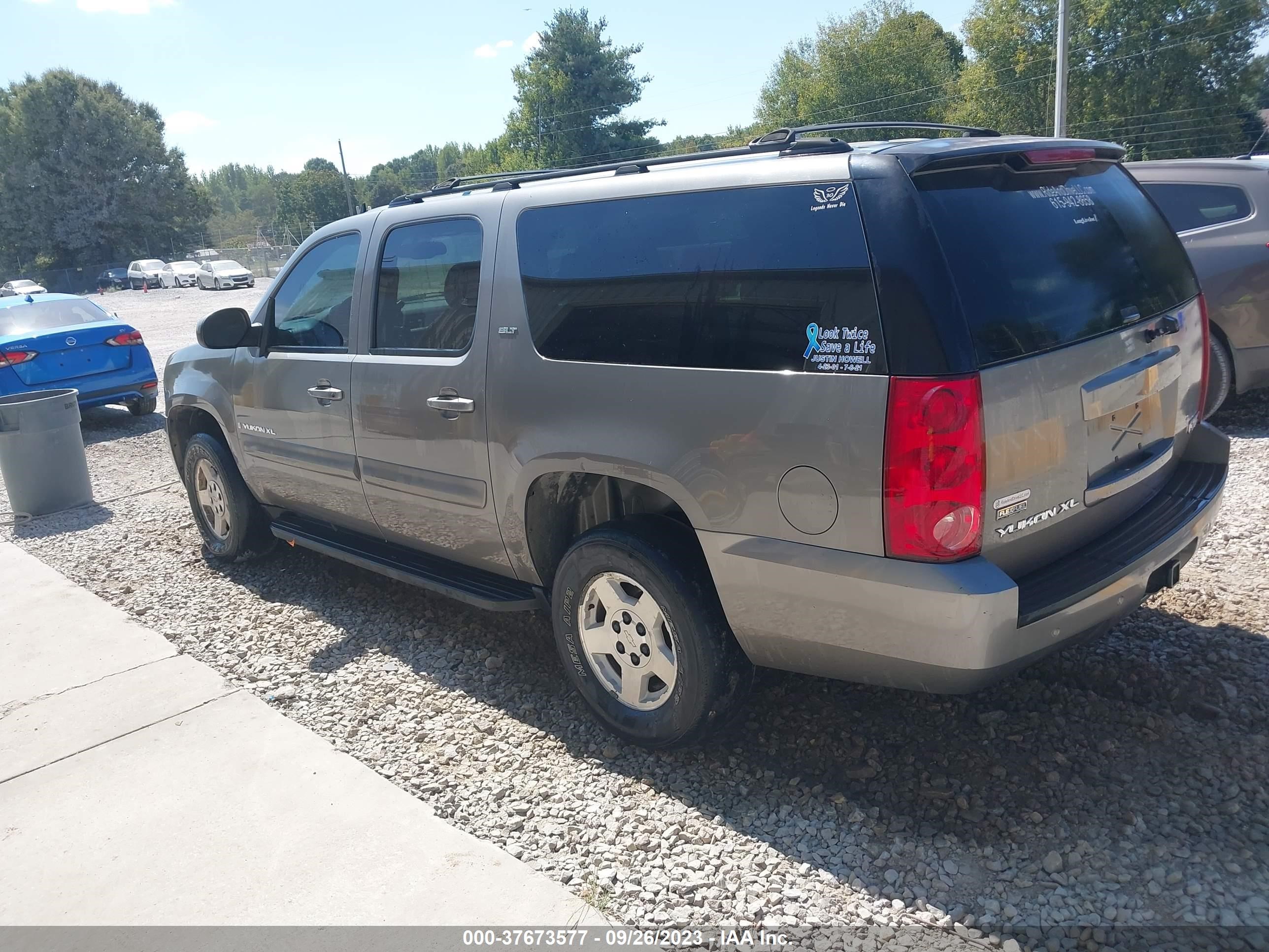 Photo 2 VIN: 1GKFK16367J211000 - GMC YUKON 