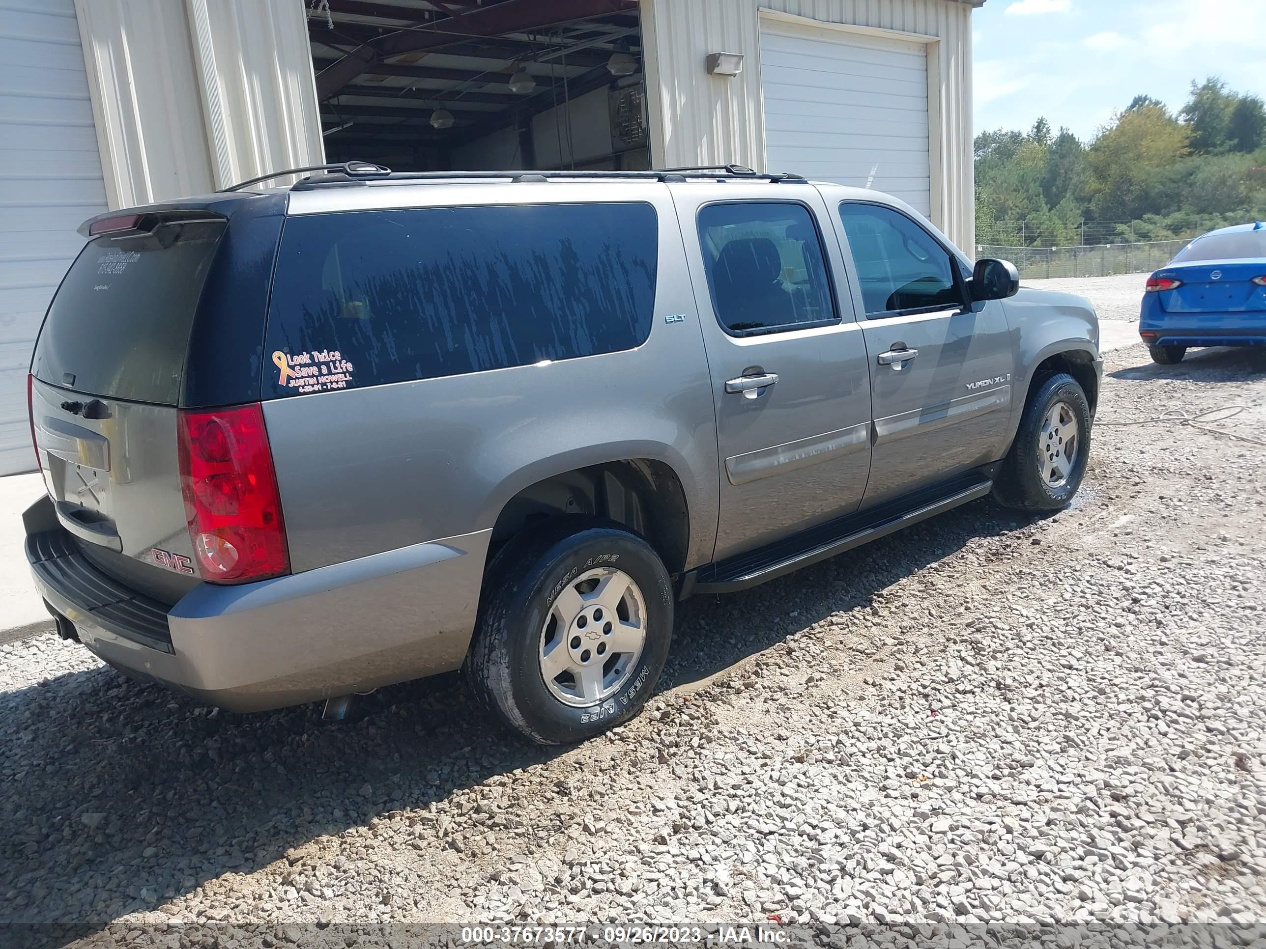 Photo 3 VIN: 1GKFK16367J211000 - GMC YUKON 