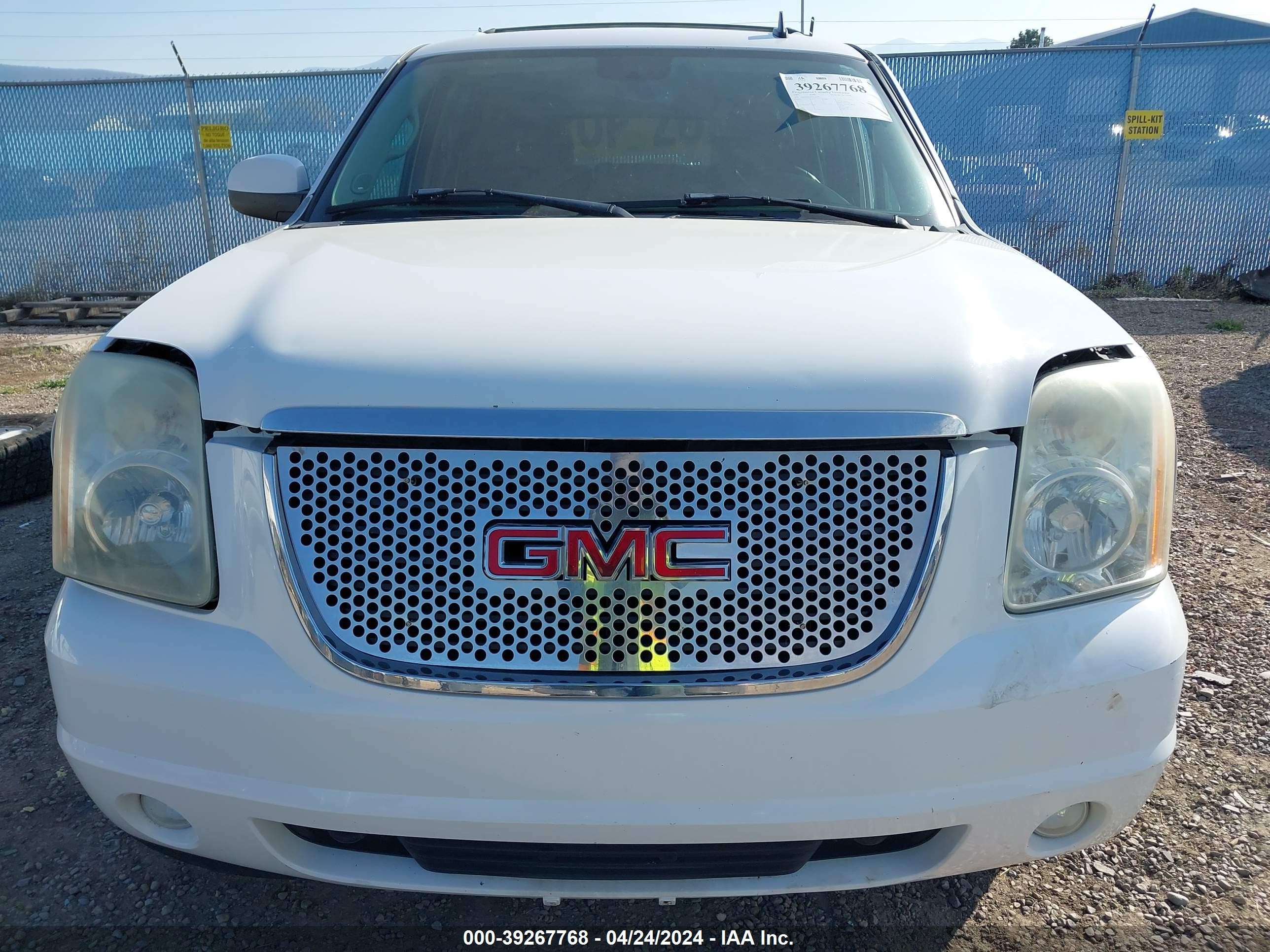 Photo 12 VIN: 1GKFK16367J218397 - GMC NULL 