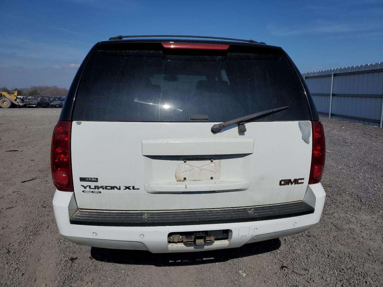 Photo 5 VIN: 1GKFK16377J284585 - GMC YUKON 