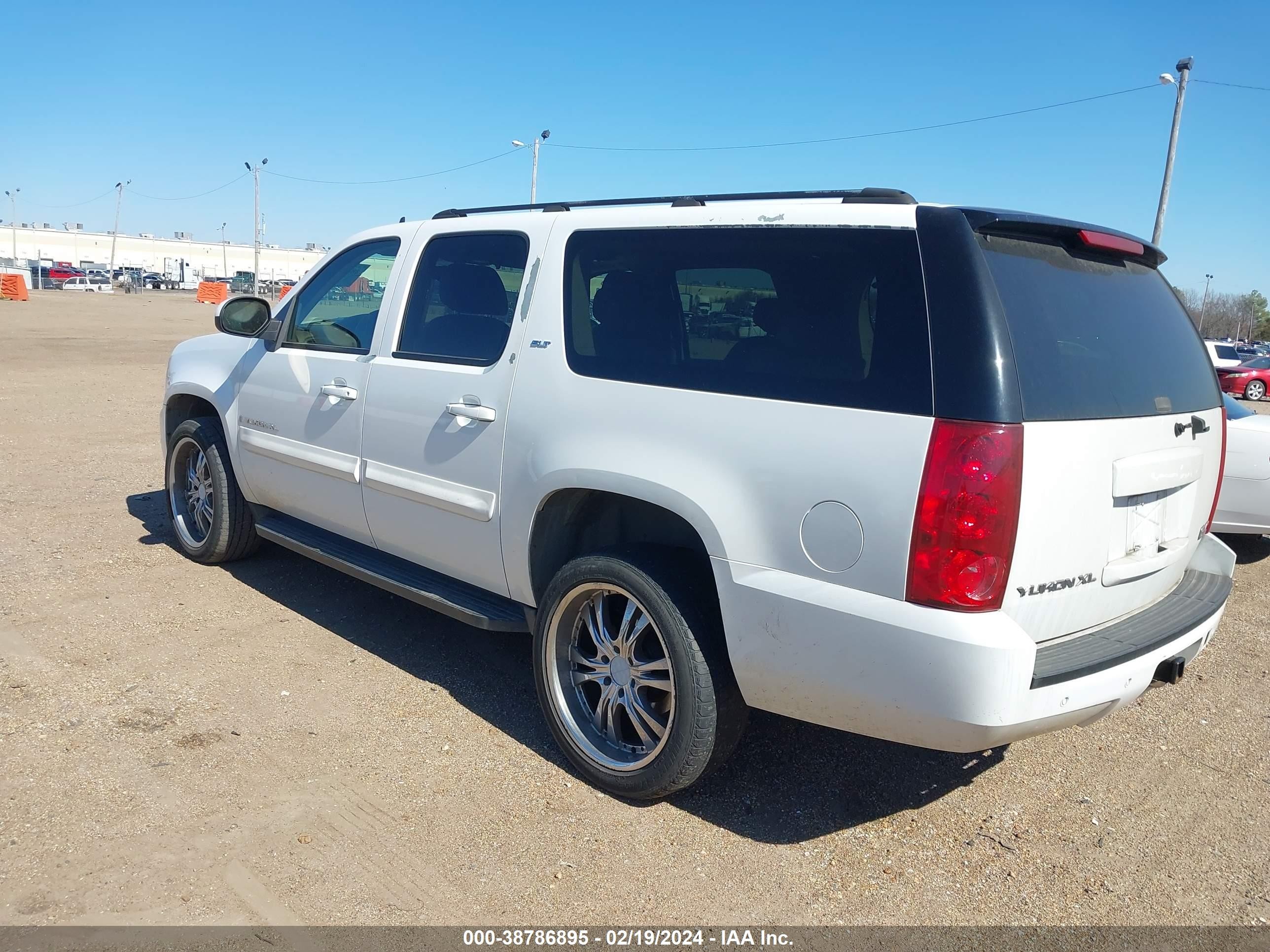 Photo 2 VIN: 1GKFK16387J163080 - GMC NULL 