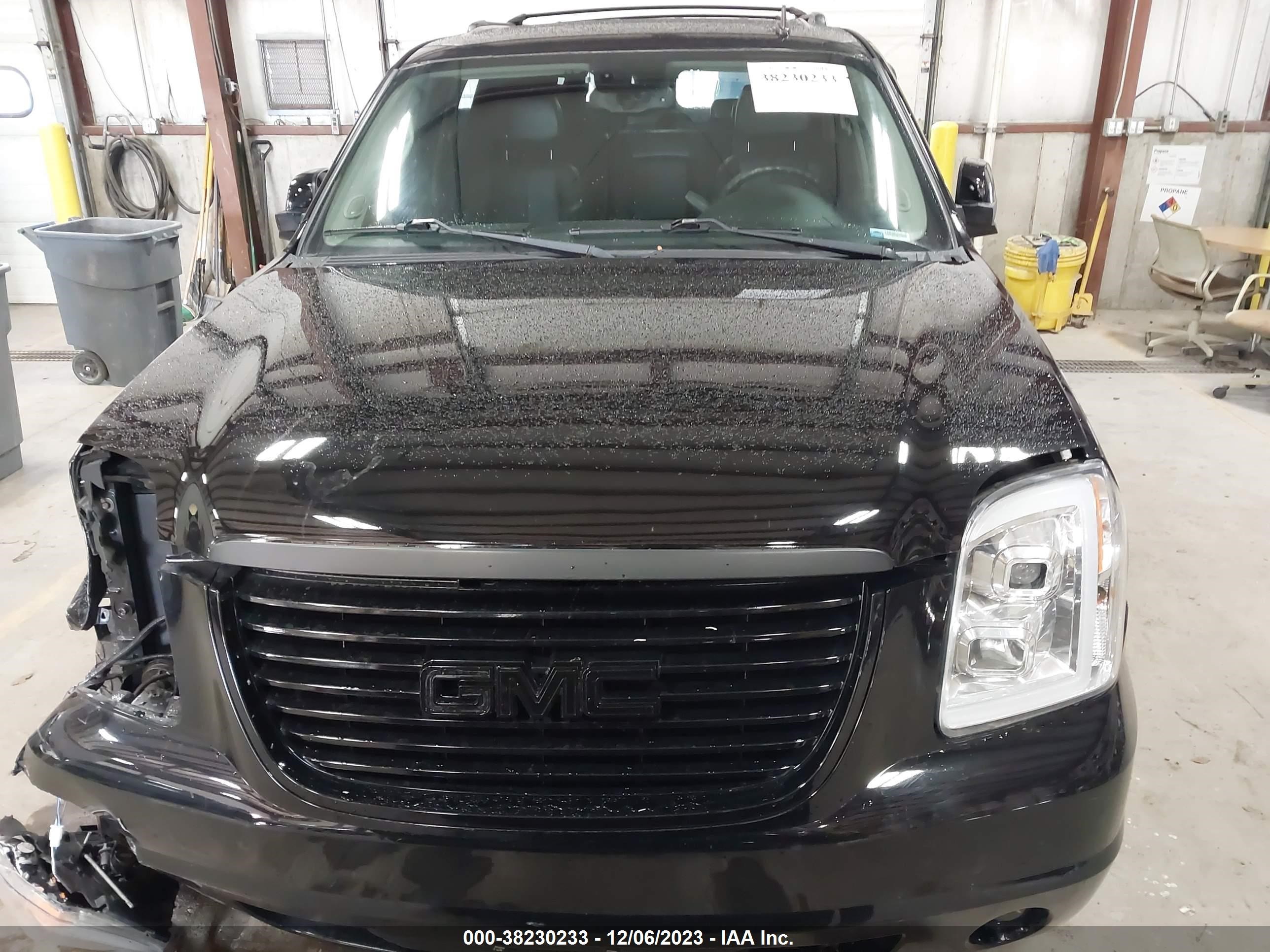 Photo 11 VIN: 1GKFK16388R271248 - GMC YUKON 