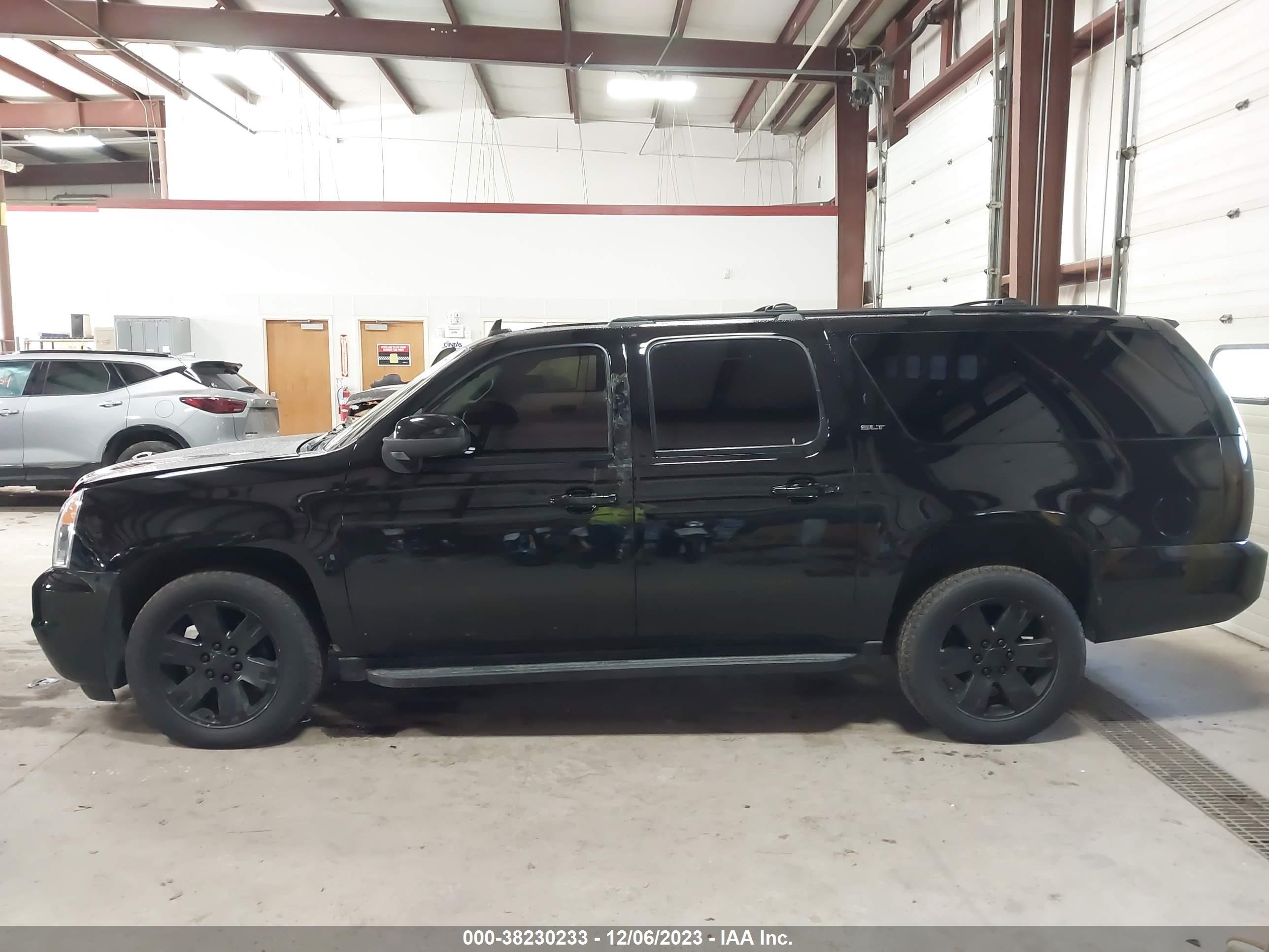 Photo 13 VIN: 1GKFK16388R271248 - GMC YUKON 