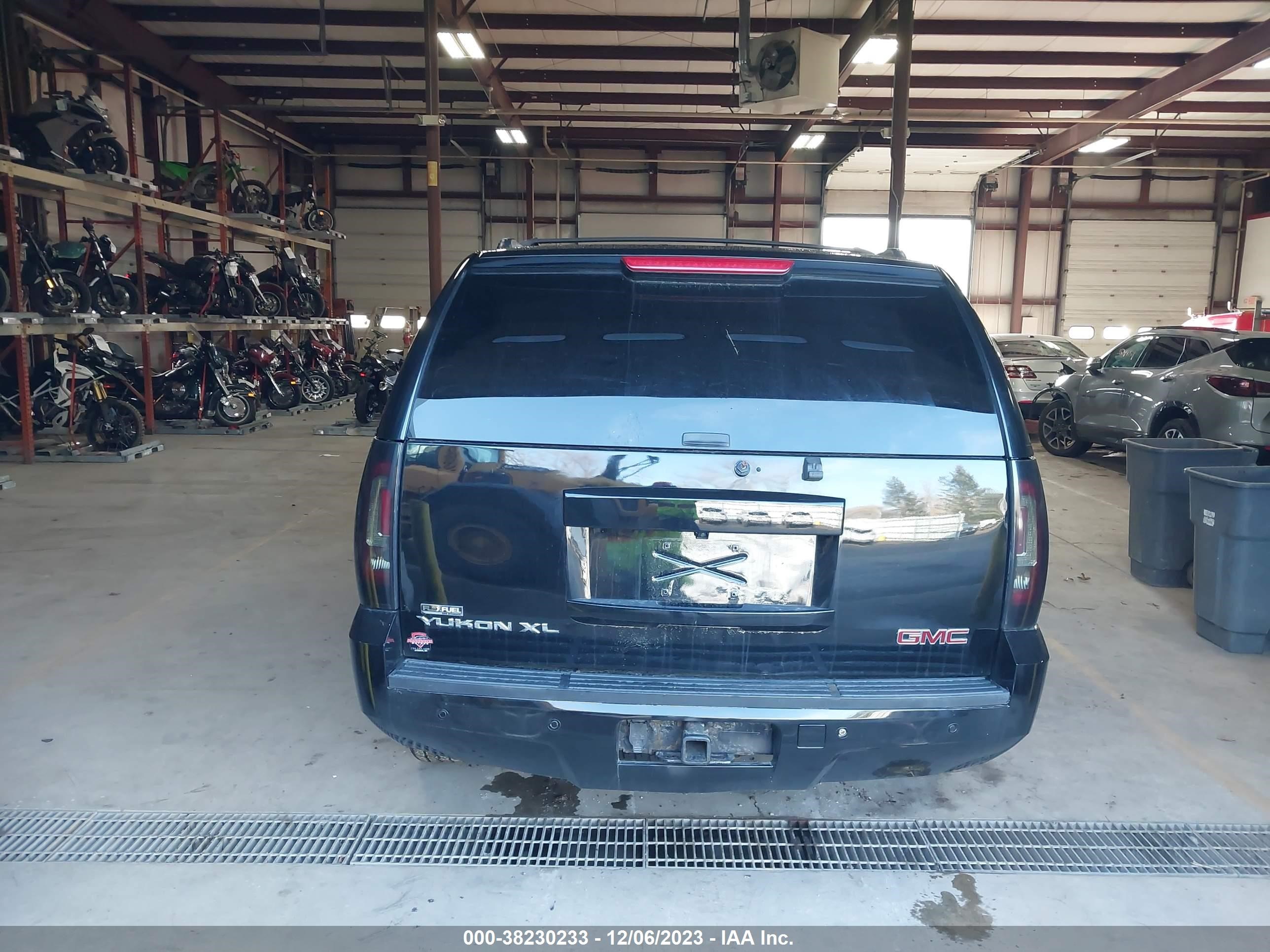 Photo 15 VIN: 1GKFK16388R271248 - GMC YUKON 