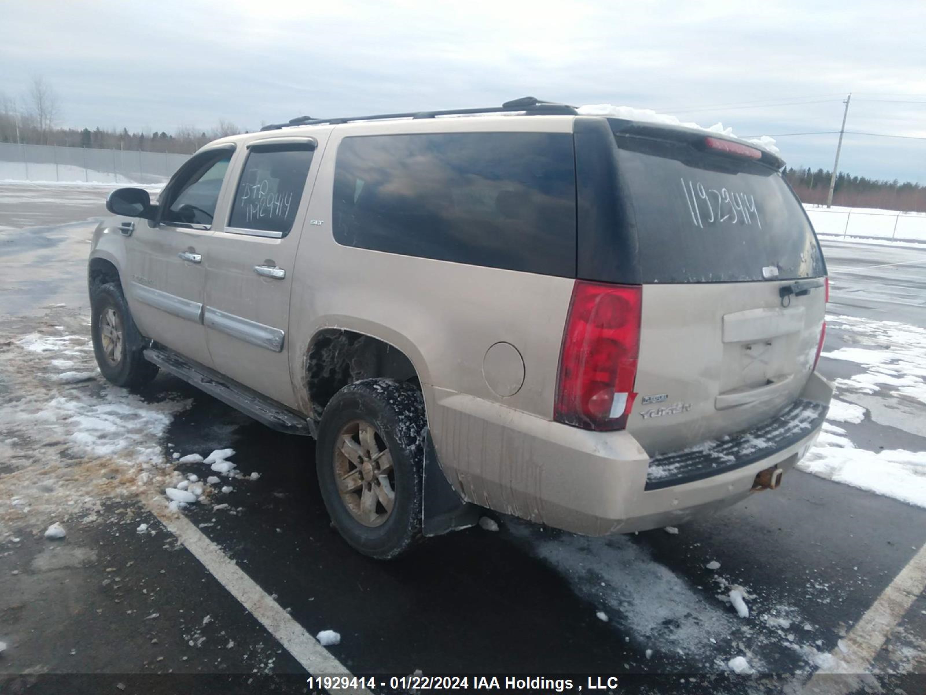 Photo 2 VIN: 1GKFK163X7J296889 - GMC YUKON 