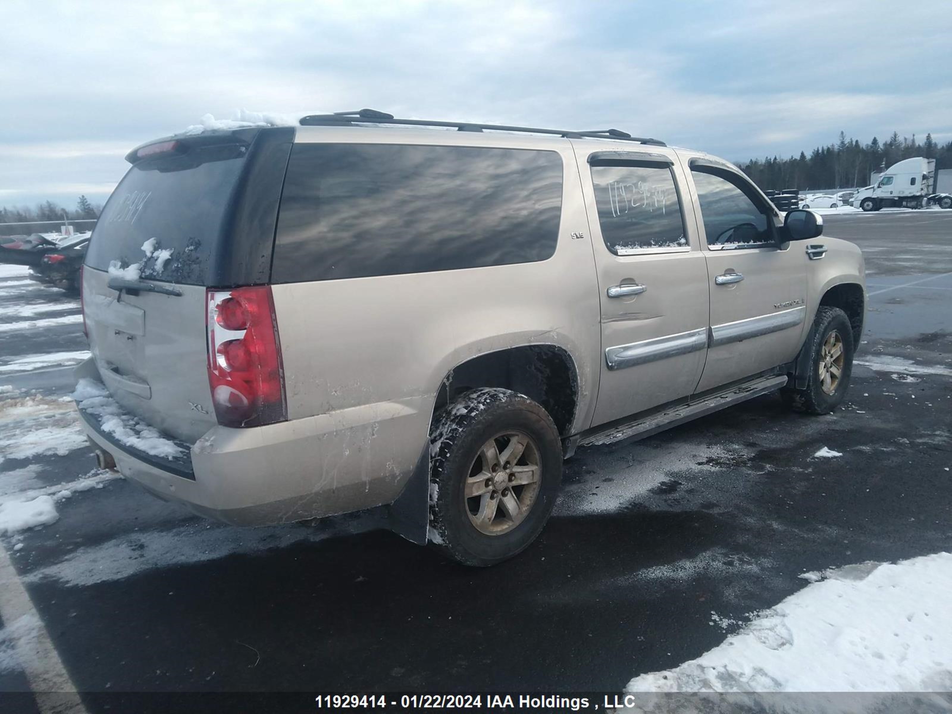 Photo 3 VIN: 1GKFK163X7J296889 - GMC YUKON 