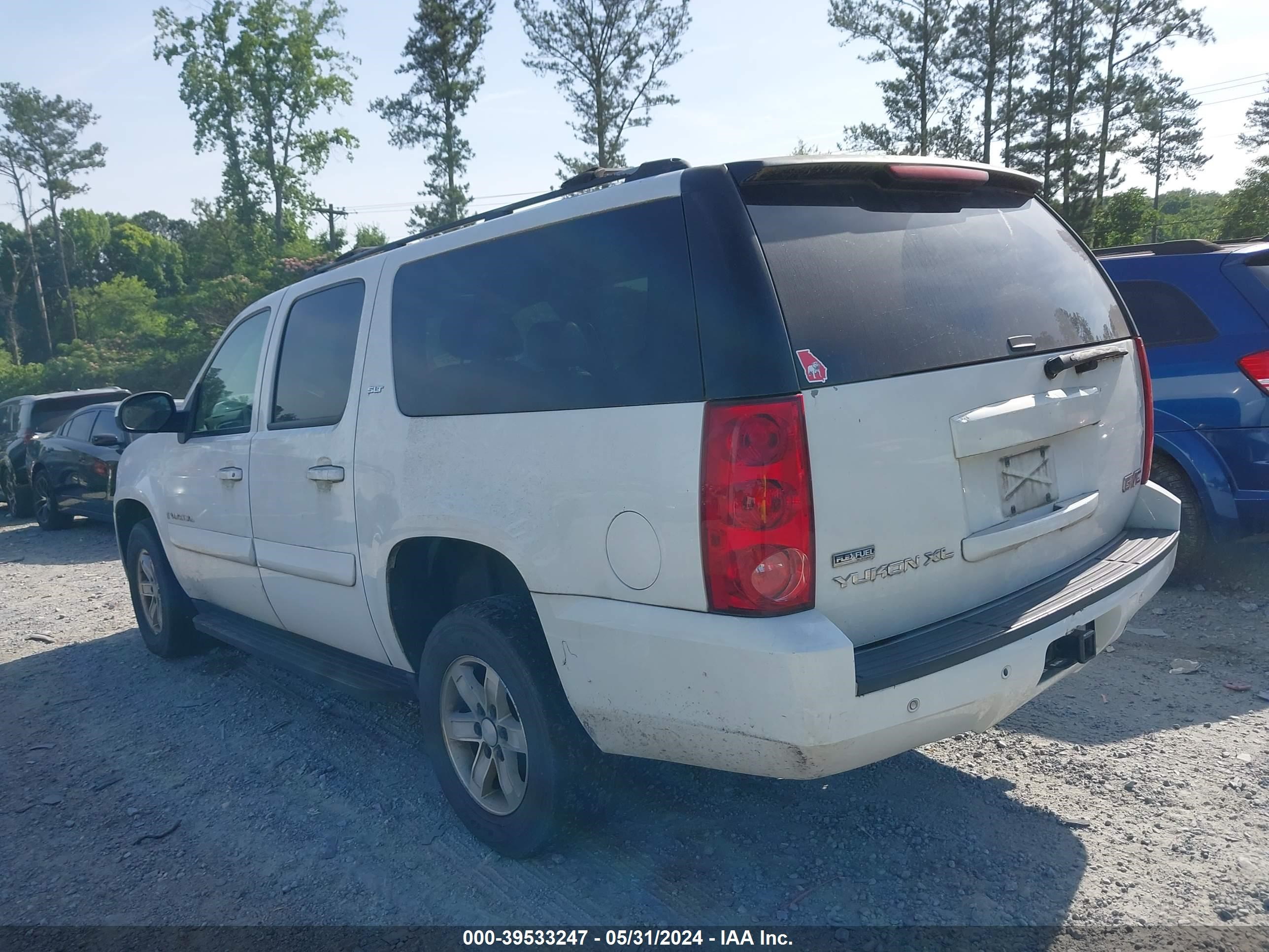 Photo 2 VIN: 1GKFK163X7J306854 - GMC NULL 