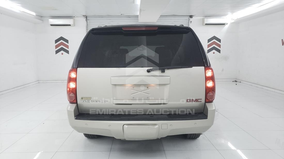 Photo 6 VIN: 1GKFK163X8J178097 - GMC YUKON 