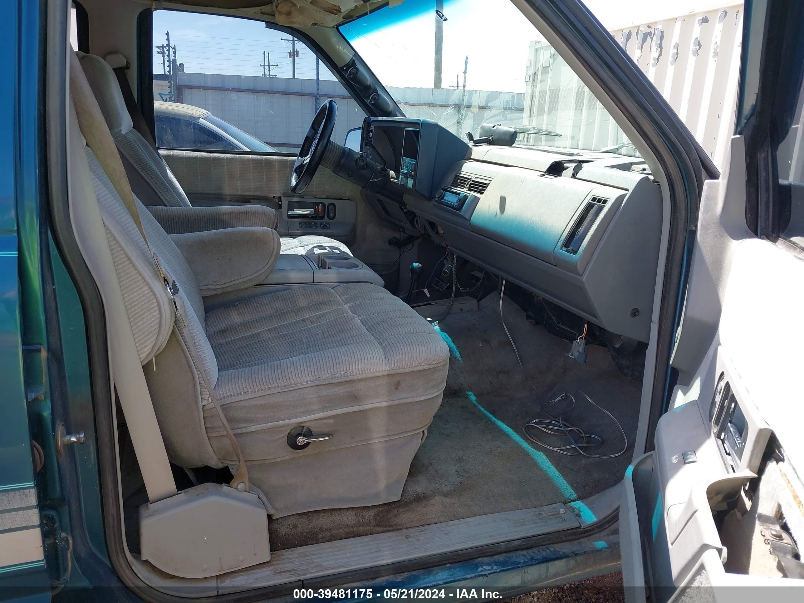 Photo 4 VIN: 1GKFK16K2NJ720201 - GMC SUBURBAN 