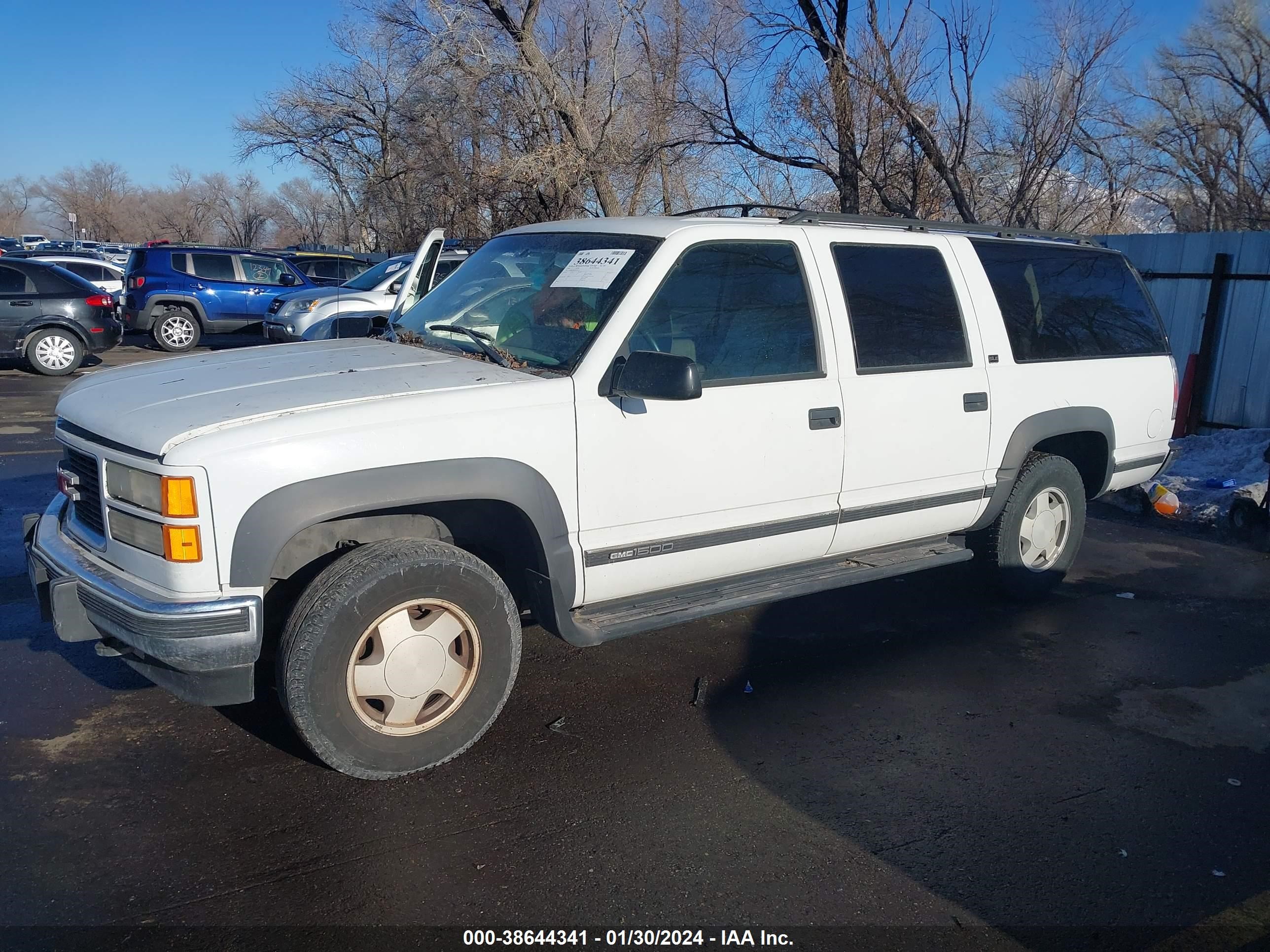 Photo 1 VIN: 1GKFK16K5RJ768216 - GMC SUBURBAN 