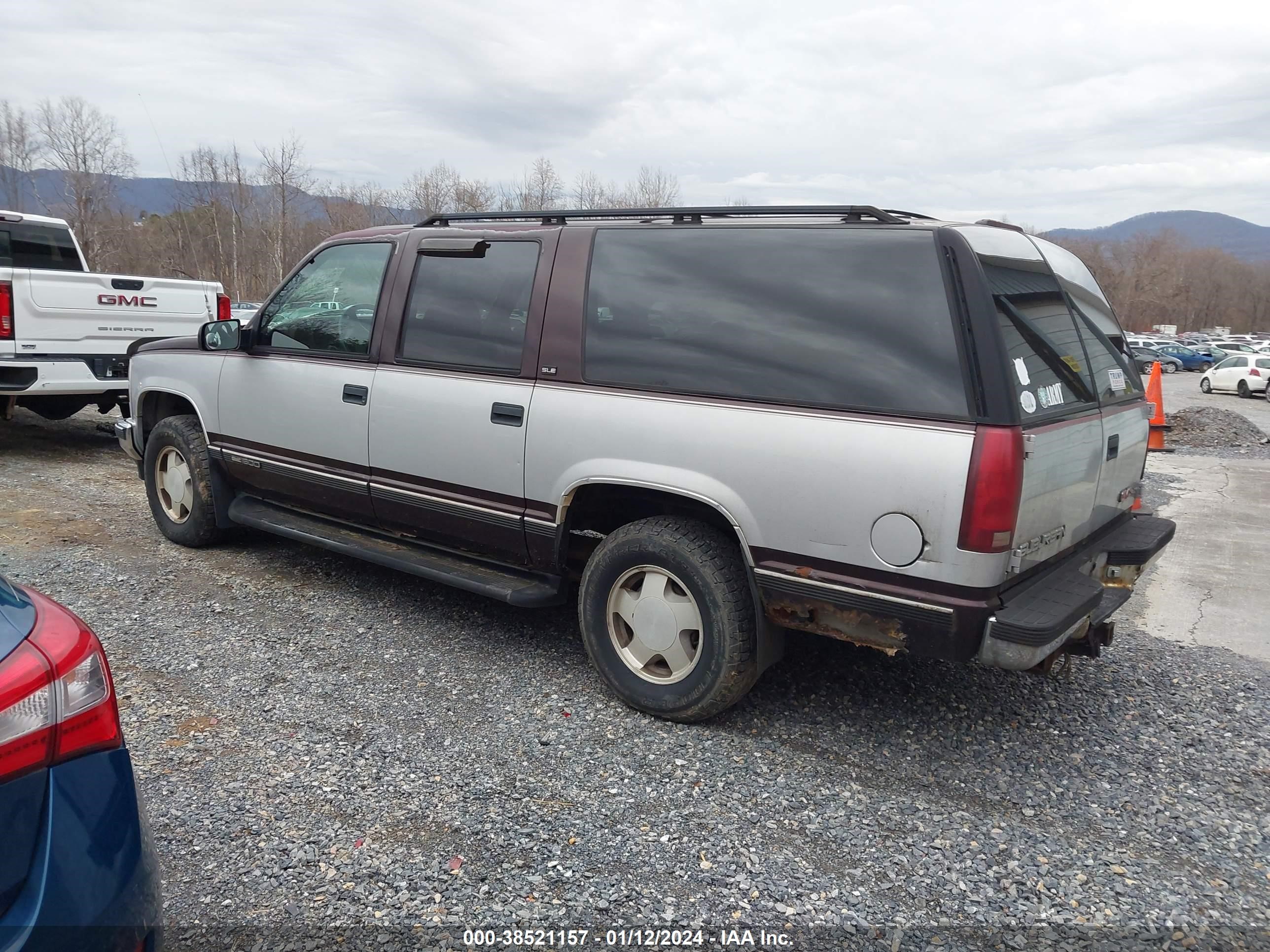 Photo 2 VIN: 1GKFK16R5TJ712541 - GMC SUBURBAN 