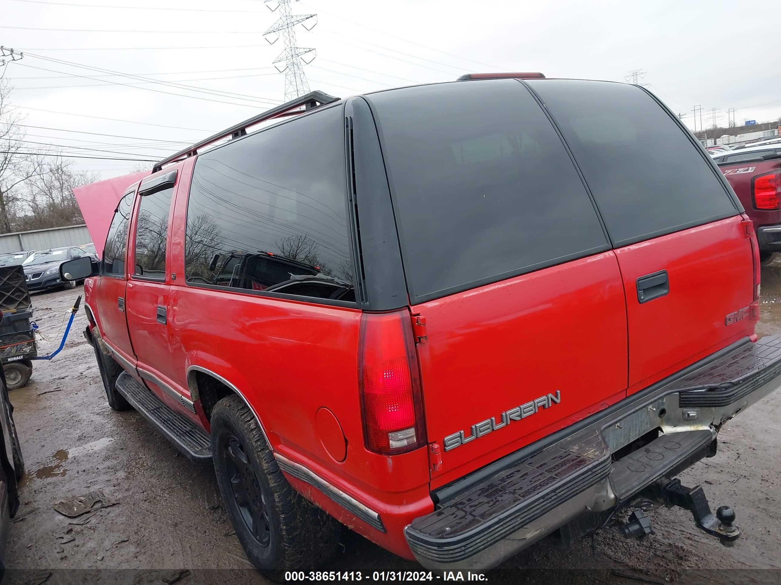 Photo 2 VIN: 1GKFK16R6XJ772365 - GMC SUBURBAN 