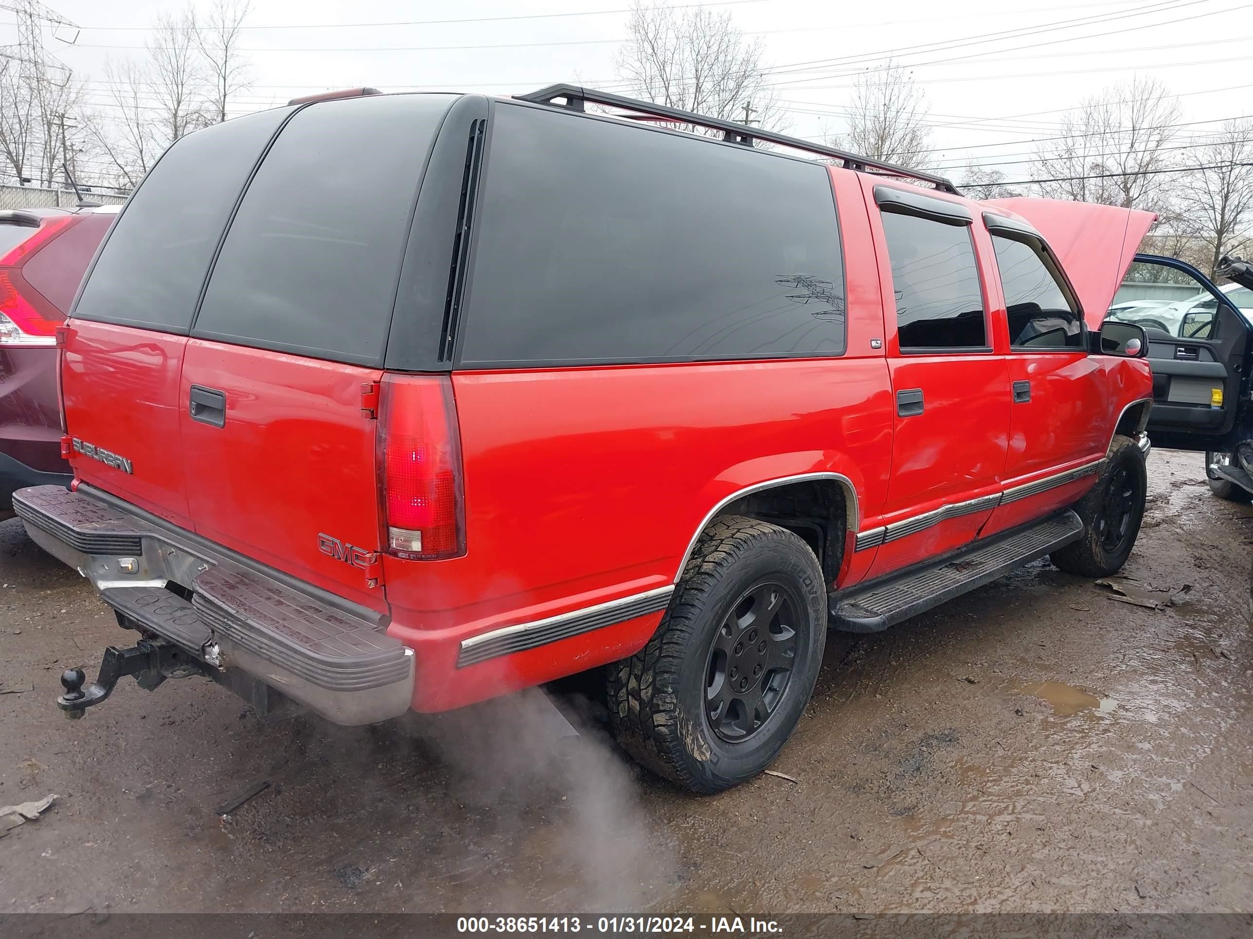 Photo 3 VIN: 1GKFK16R6XJ772365 - GMC SUBURBAN 