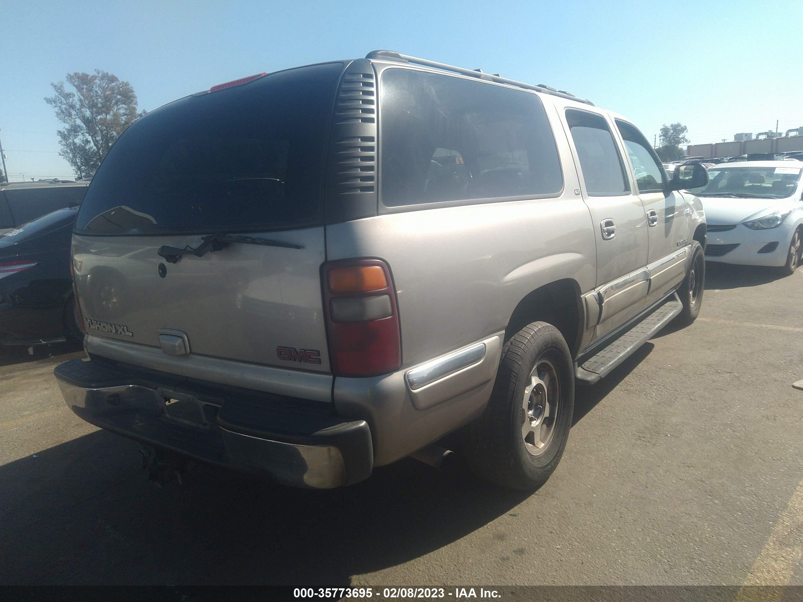 Photo 3 VIN: 1GKFK16T52J162929 - GMC YUKON 