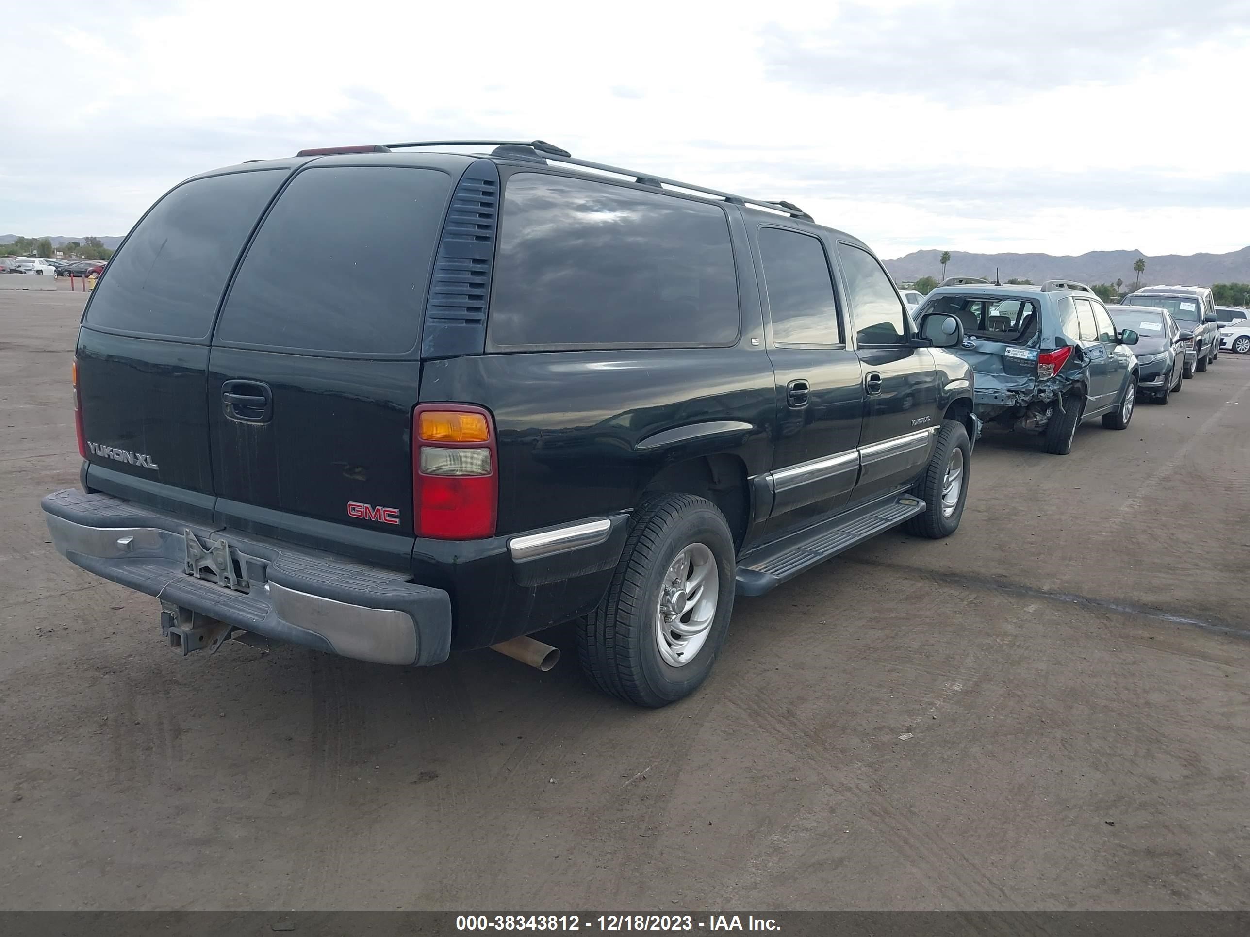 Photo 3 VIN: 1GKFK16T71J102844 - GMC YUKON 