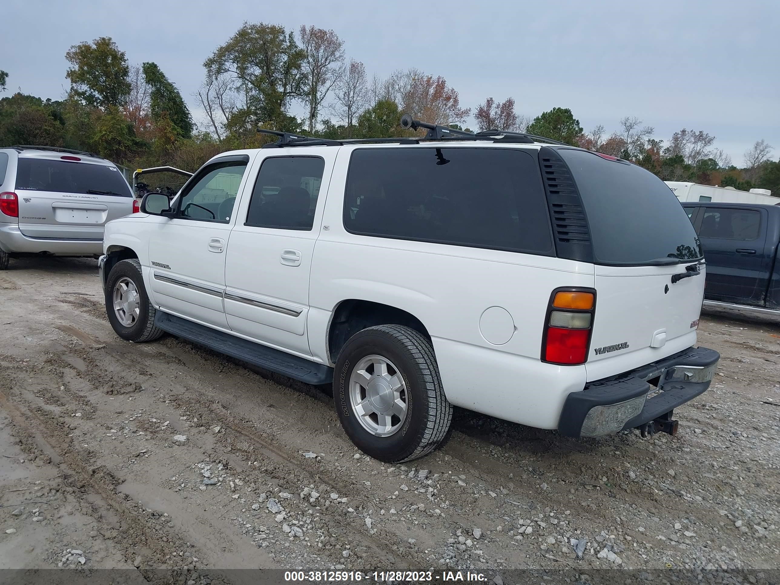 Photo 2 VIN: 1GKFK16Z45R141824 - GMC YUKON 