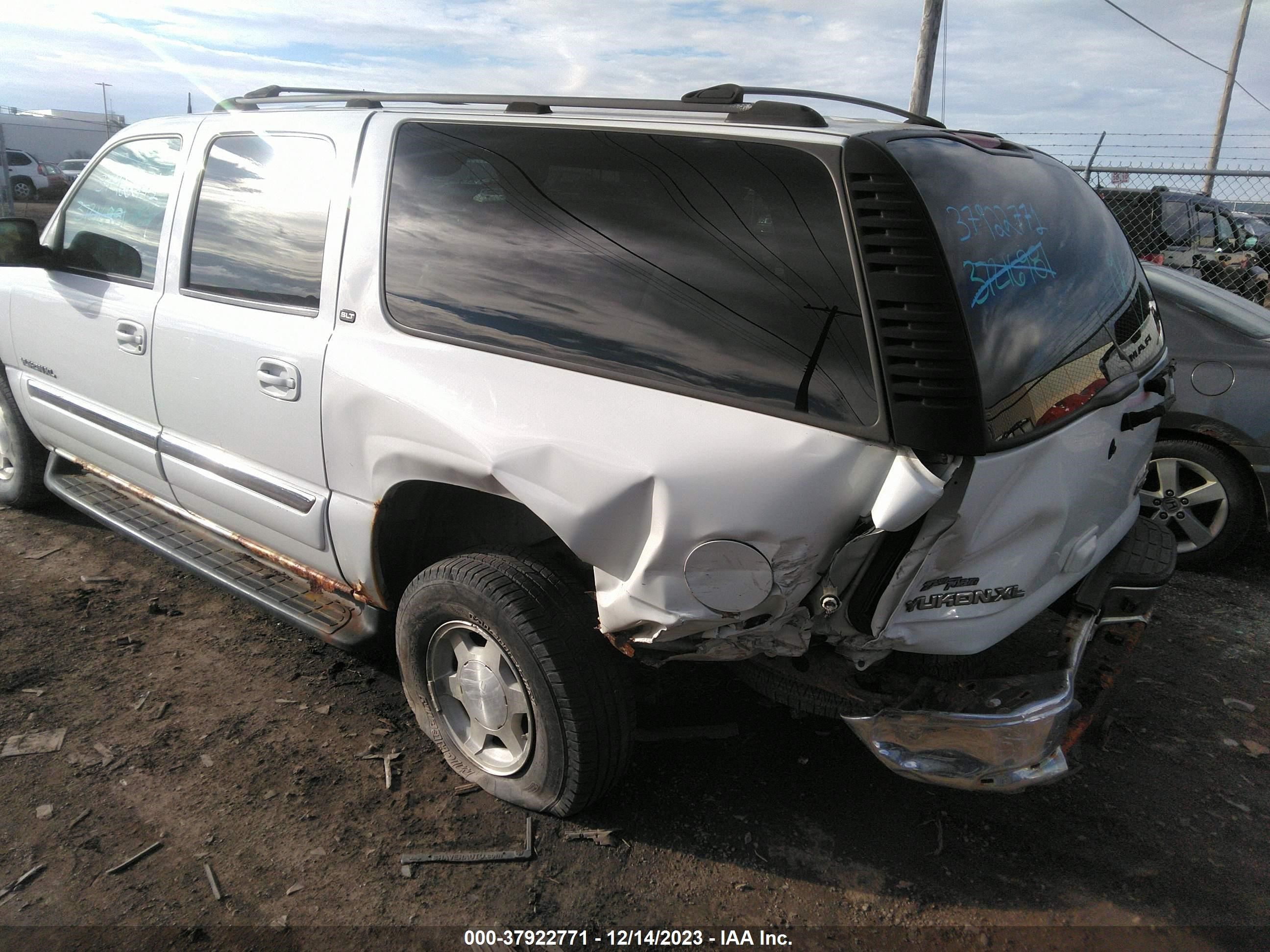 Photo 2 VIN: 1GKFK16Z94J301953 - GMC YUKON 