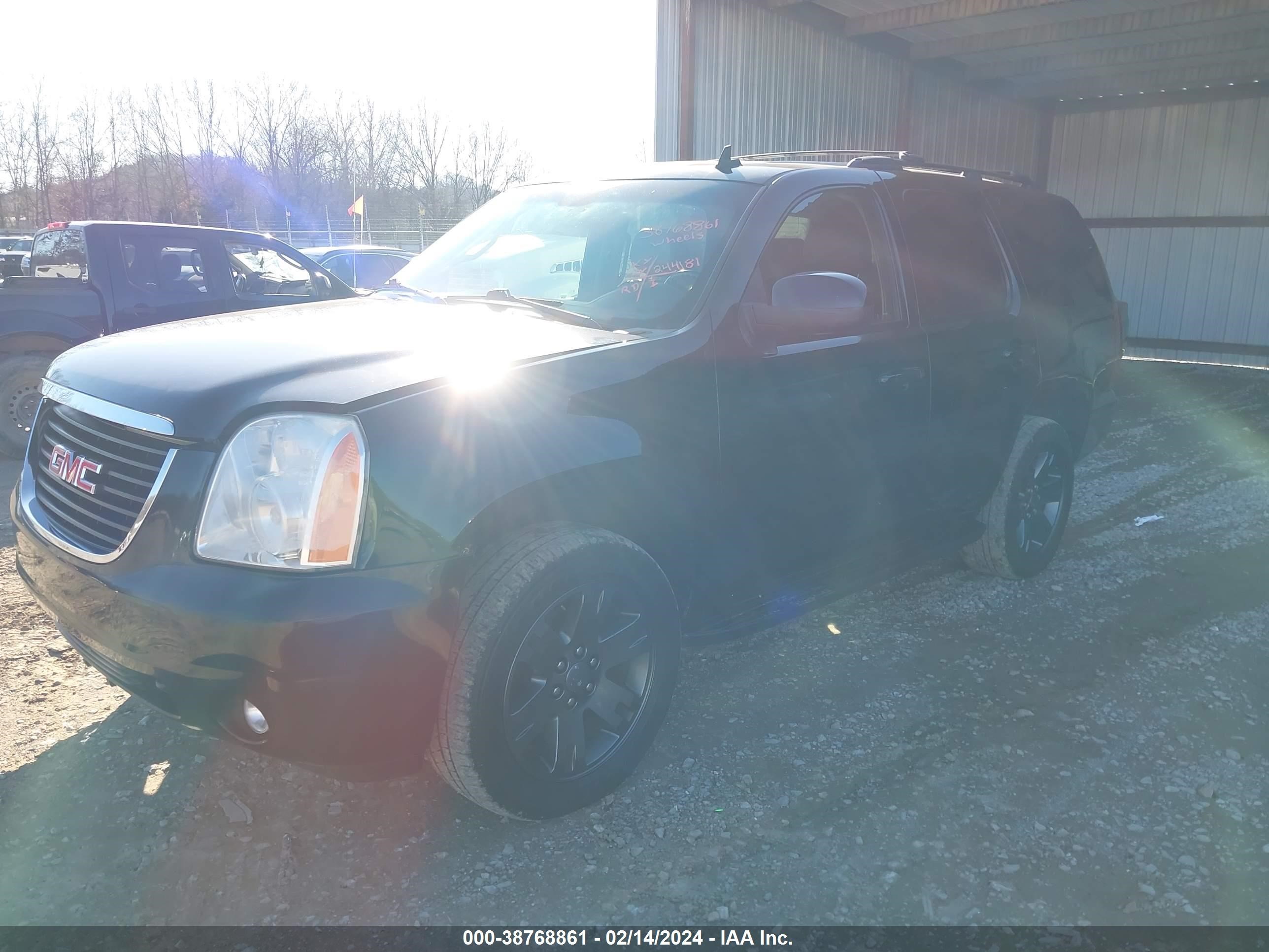 Photo 1 VIN: 1GKFK33019R100672 - GMC YUKON 