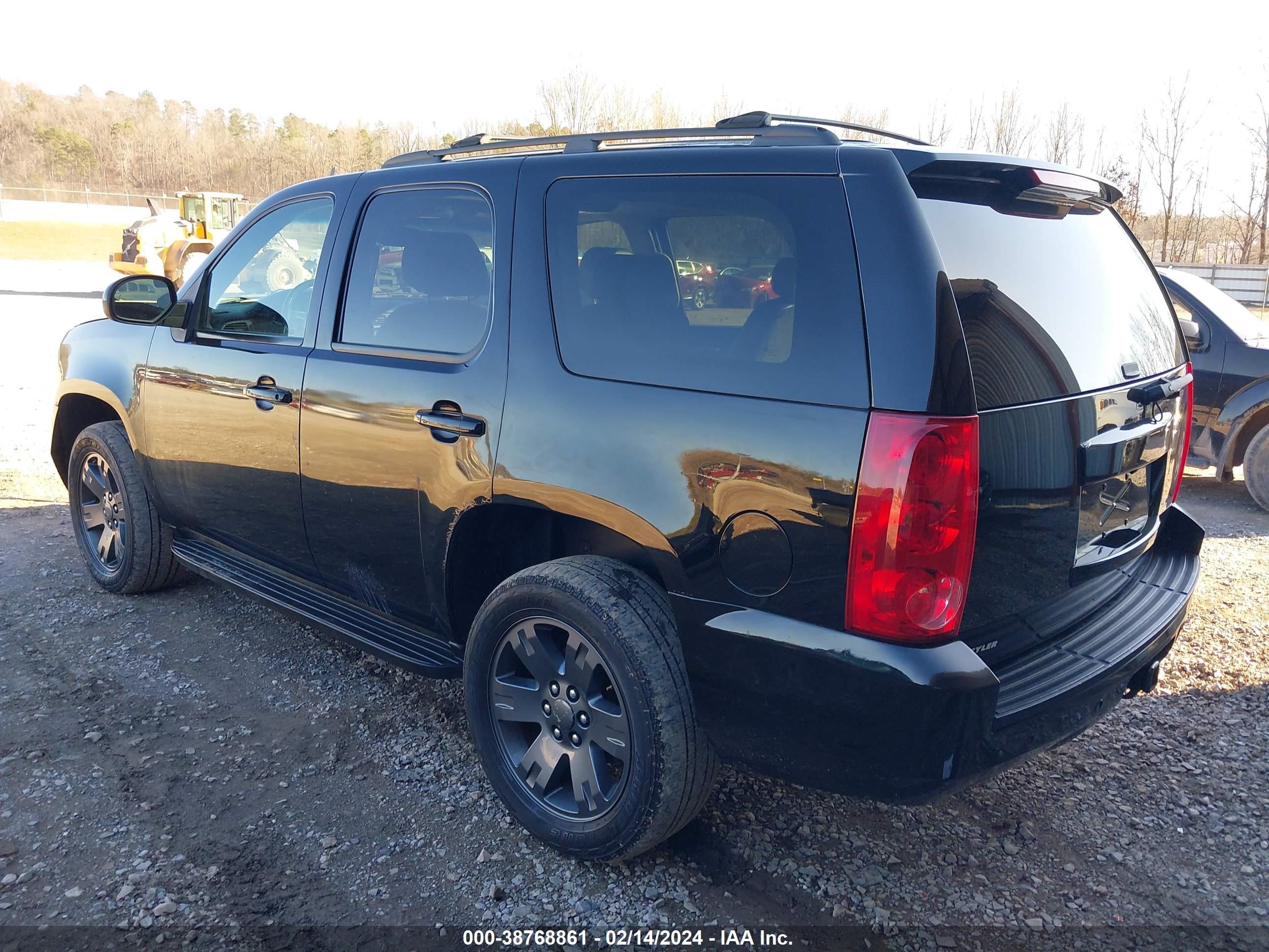 Photo 2 VIN: 1GKFK33019R100672 - GMC YUKON 