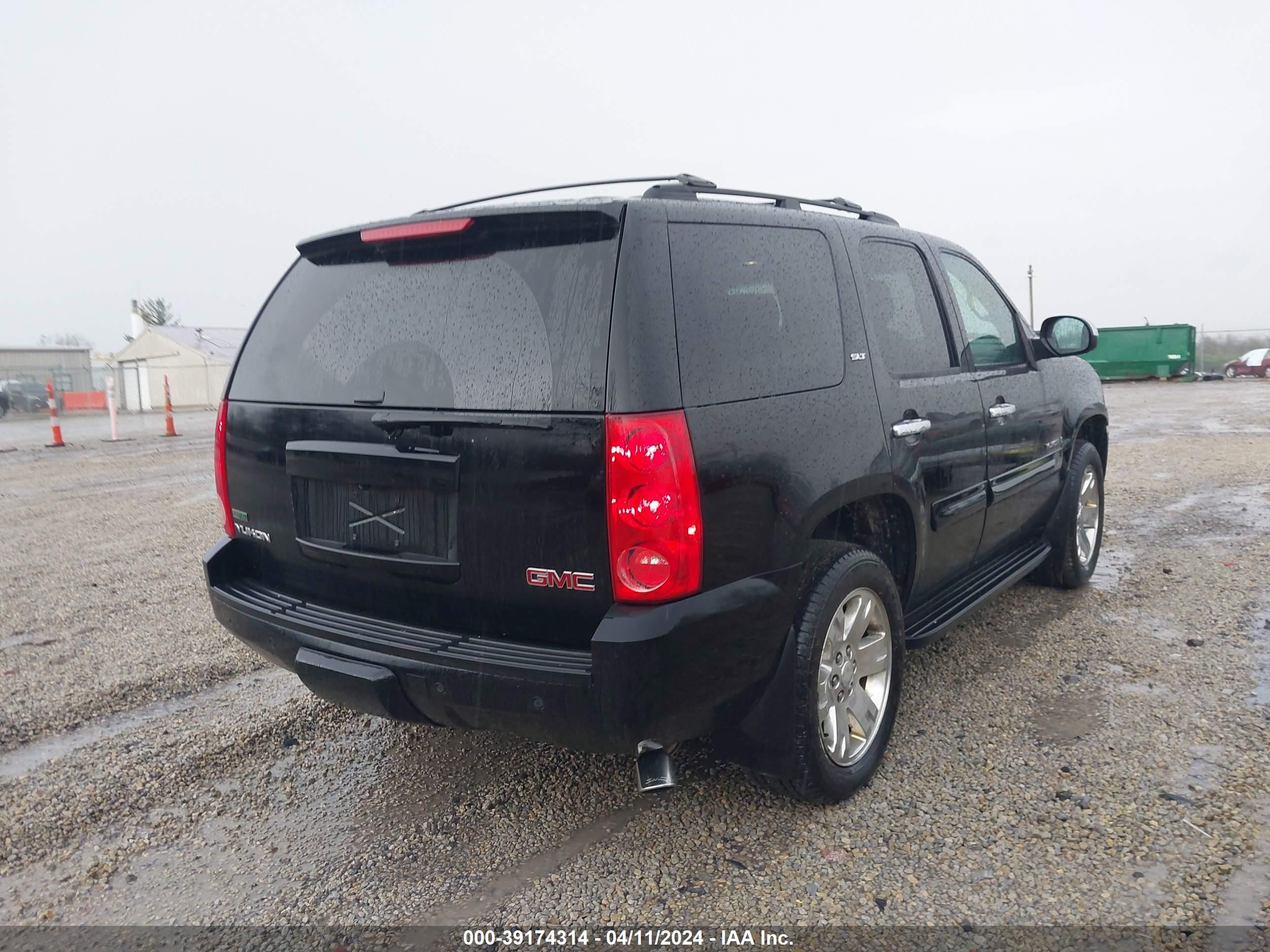 Photo 3 VIN: 1GKFK33039R209103 - GMC YUKON 