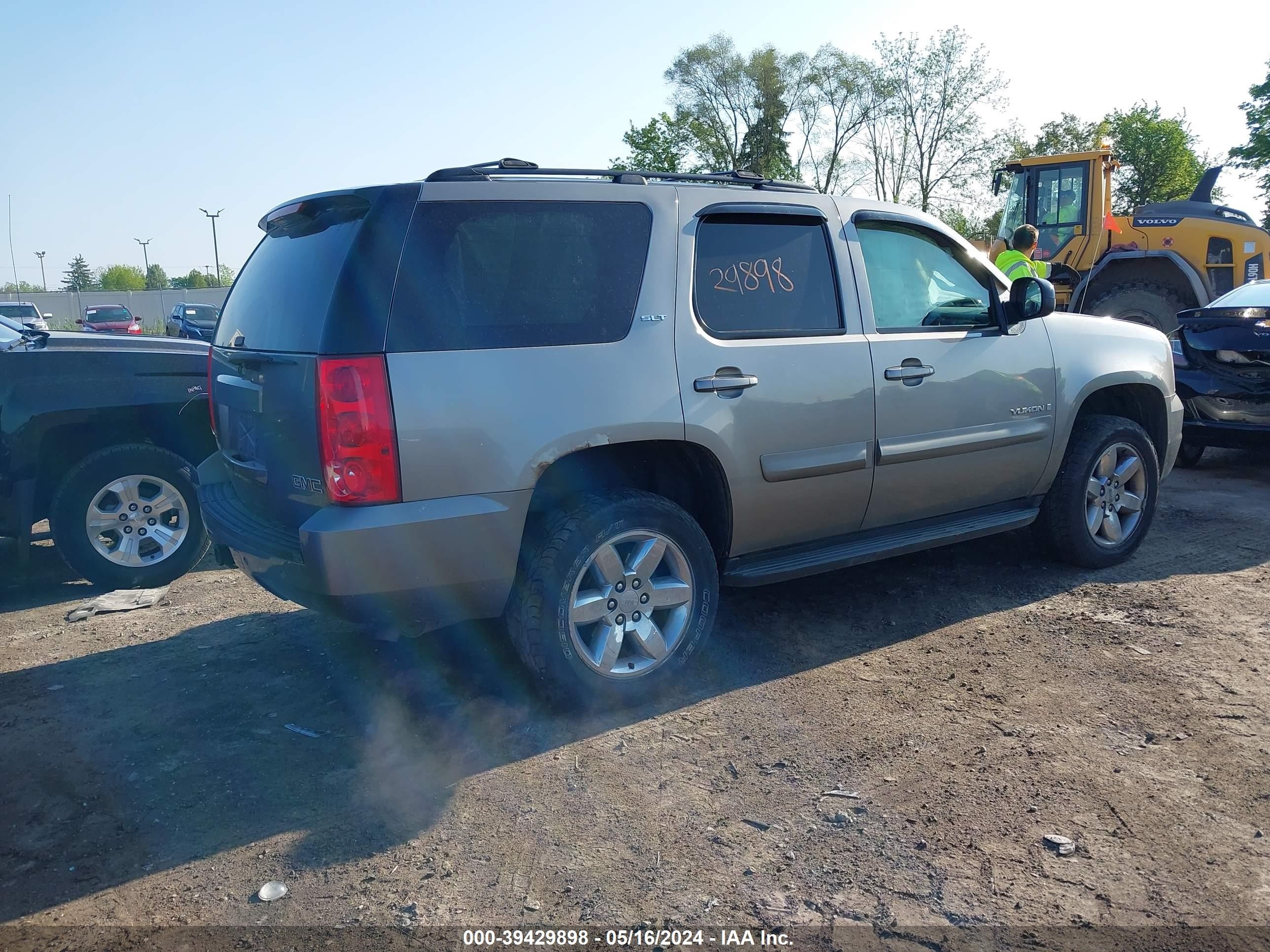 Photo 3 VIN: 1GKFK33059R212665 - GMC YUKON 