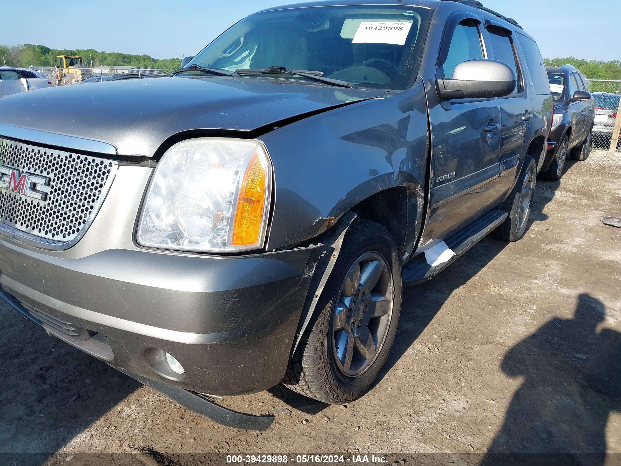 Photo 5 VIN: 1GKFK33059R212665 - GMC YUKON 