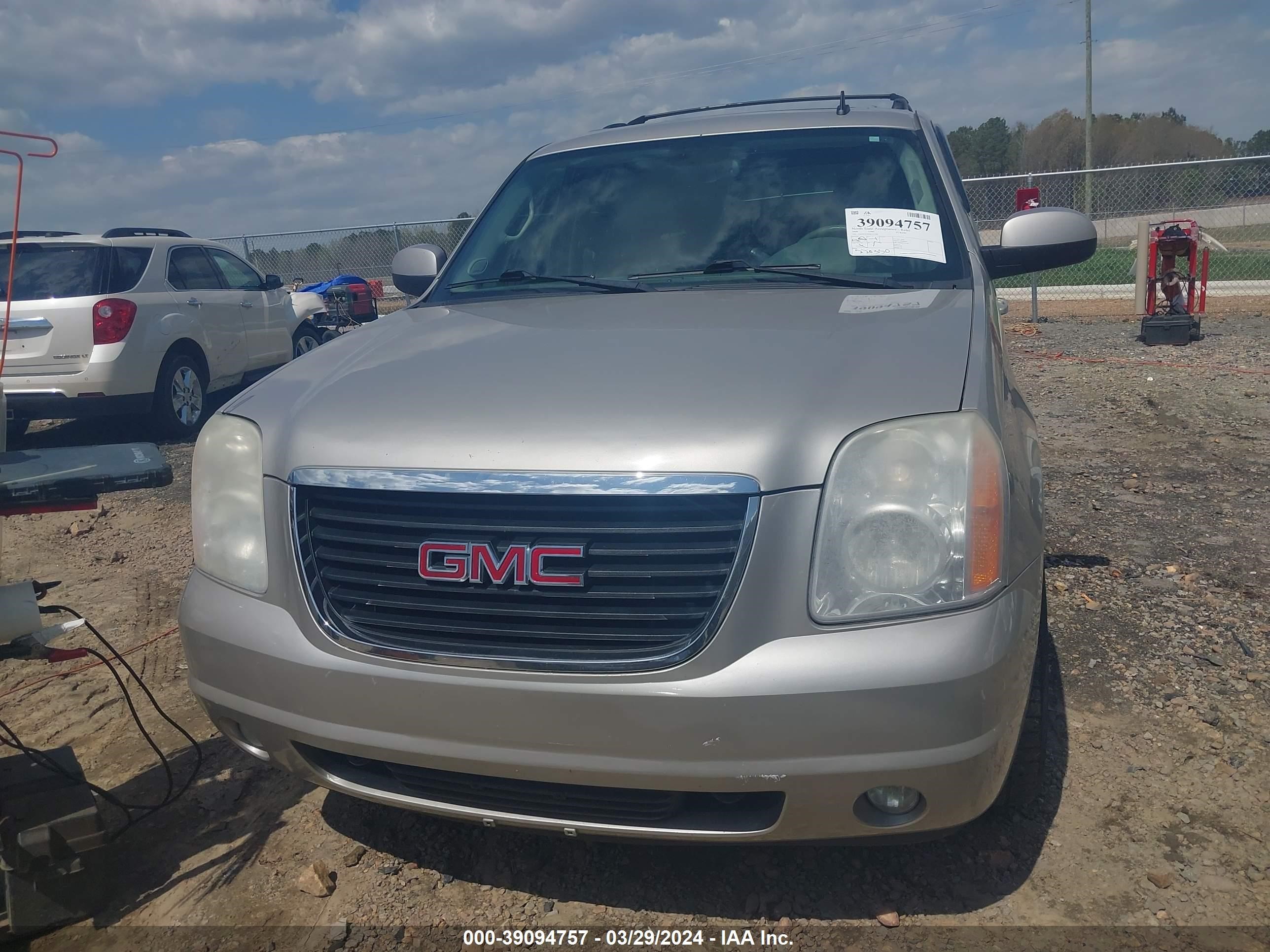 Photo 5 VIN: 1GKFK33059R232589 - GMC YUKON 