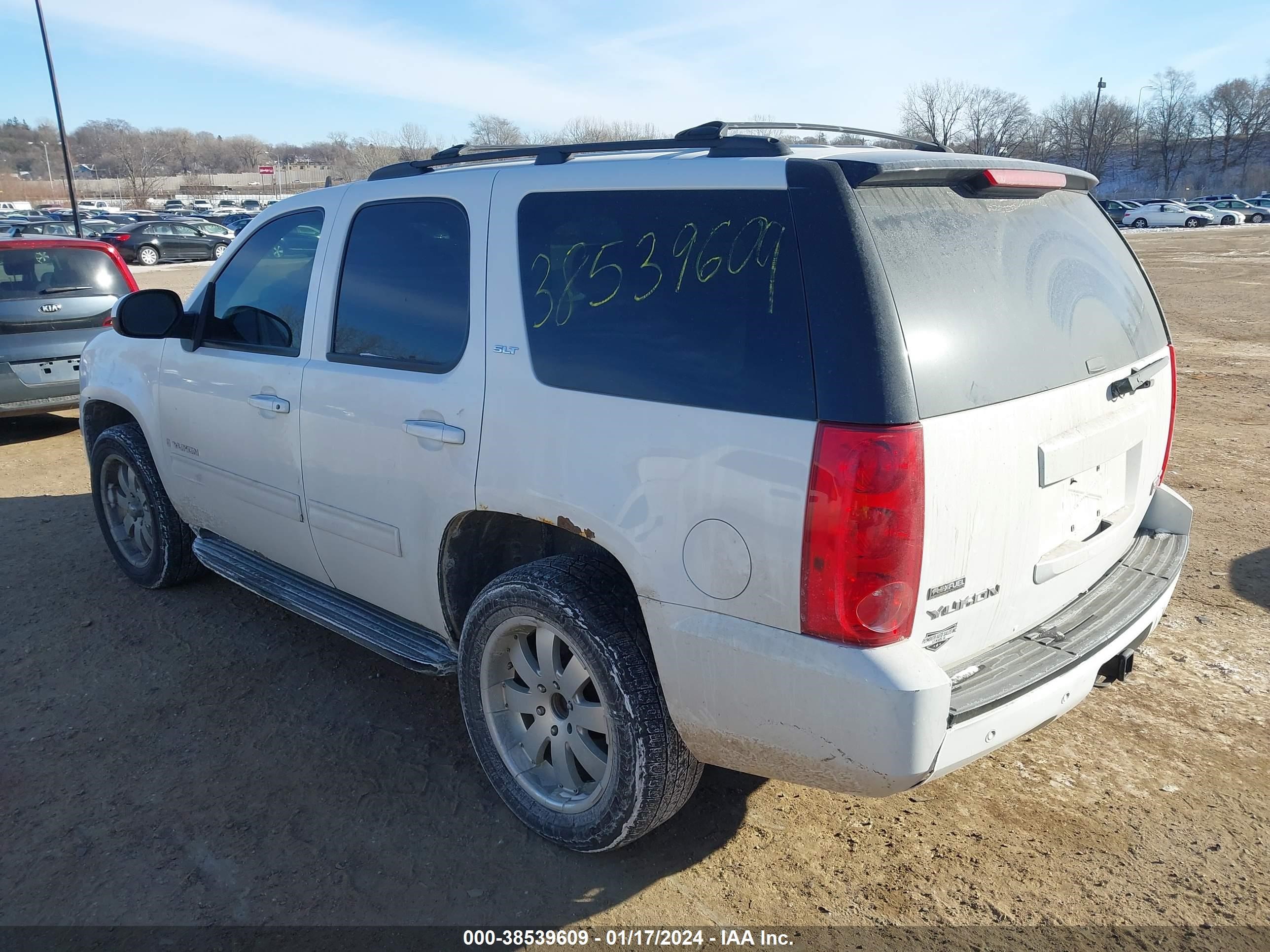 Photo 2 VIN: 1GKFK33059R245598 - GMC YUKON 