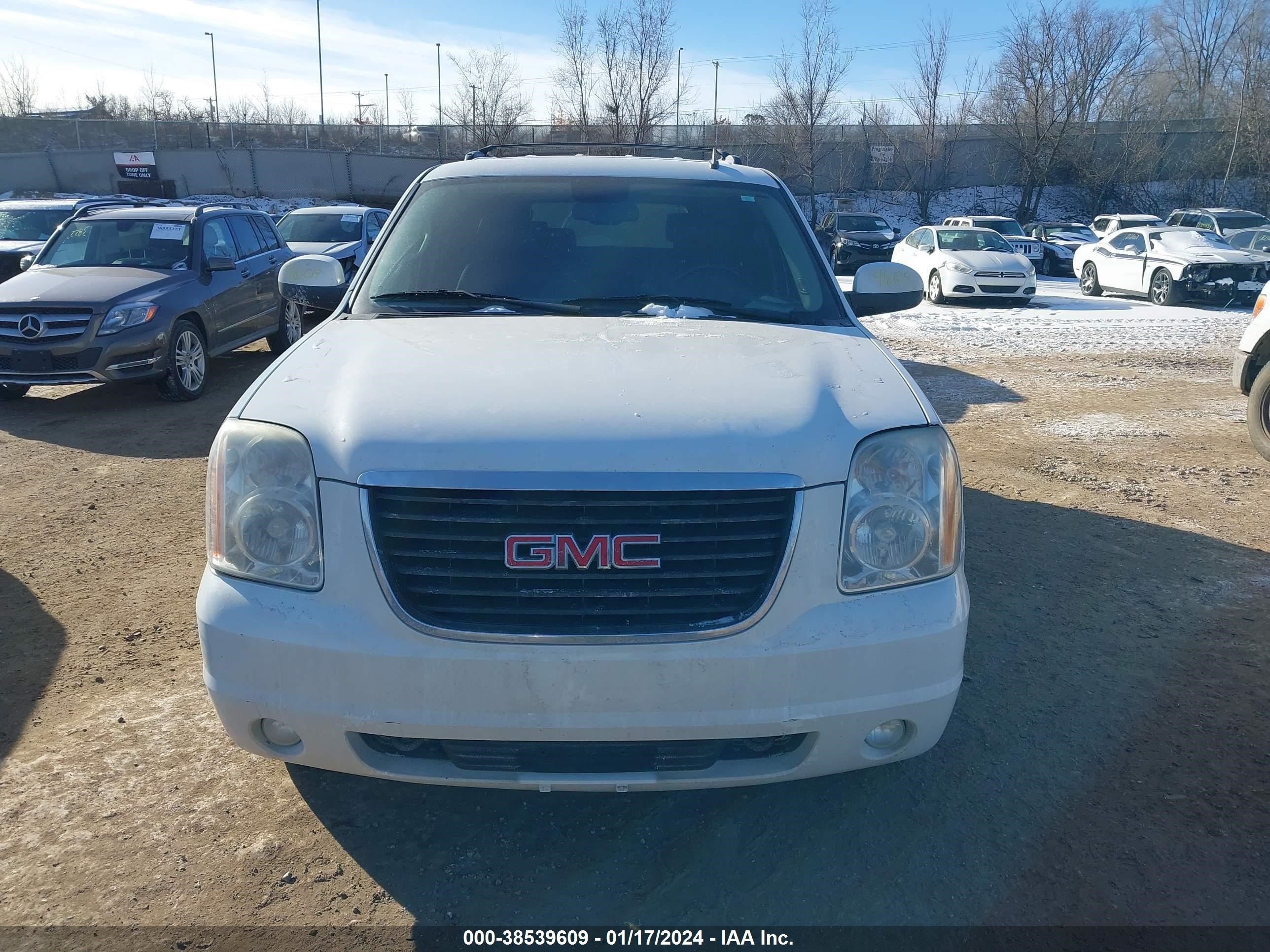 Photo 5 VIN: 1GKFK33059R245598 - GMC YUKON 