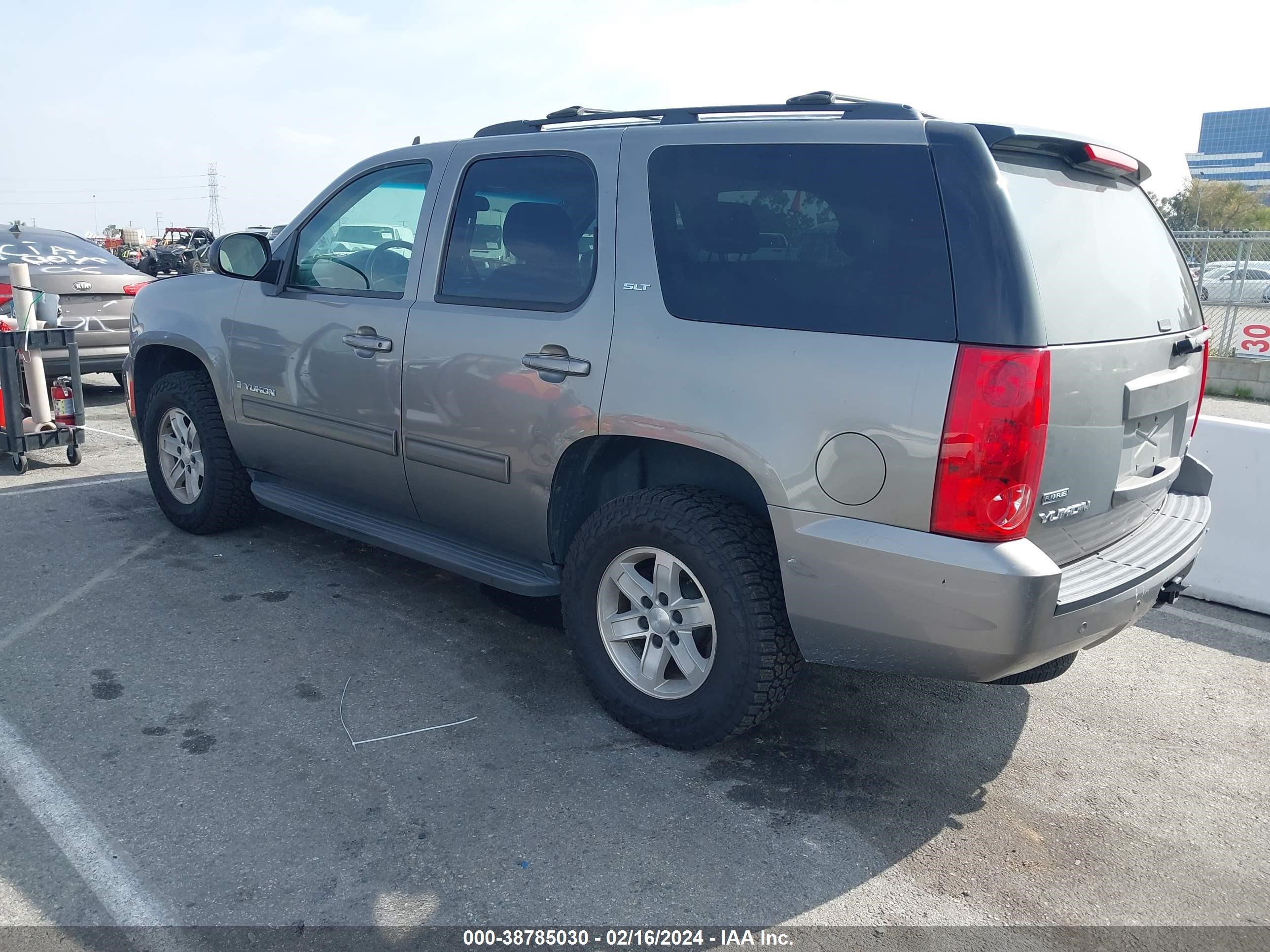 Photo 2 VIN: 1GKFK33089R245904 - GMC YUKON 