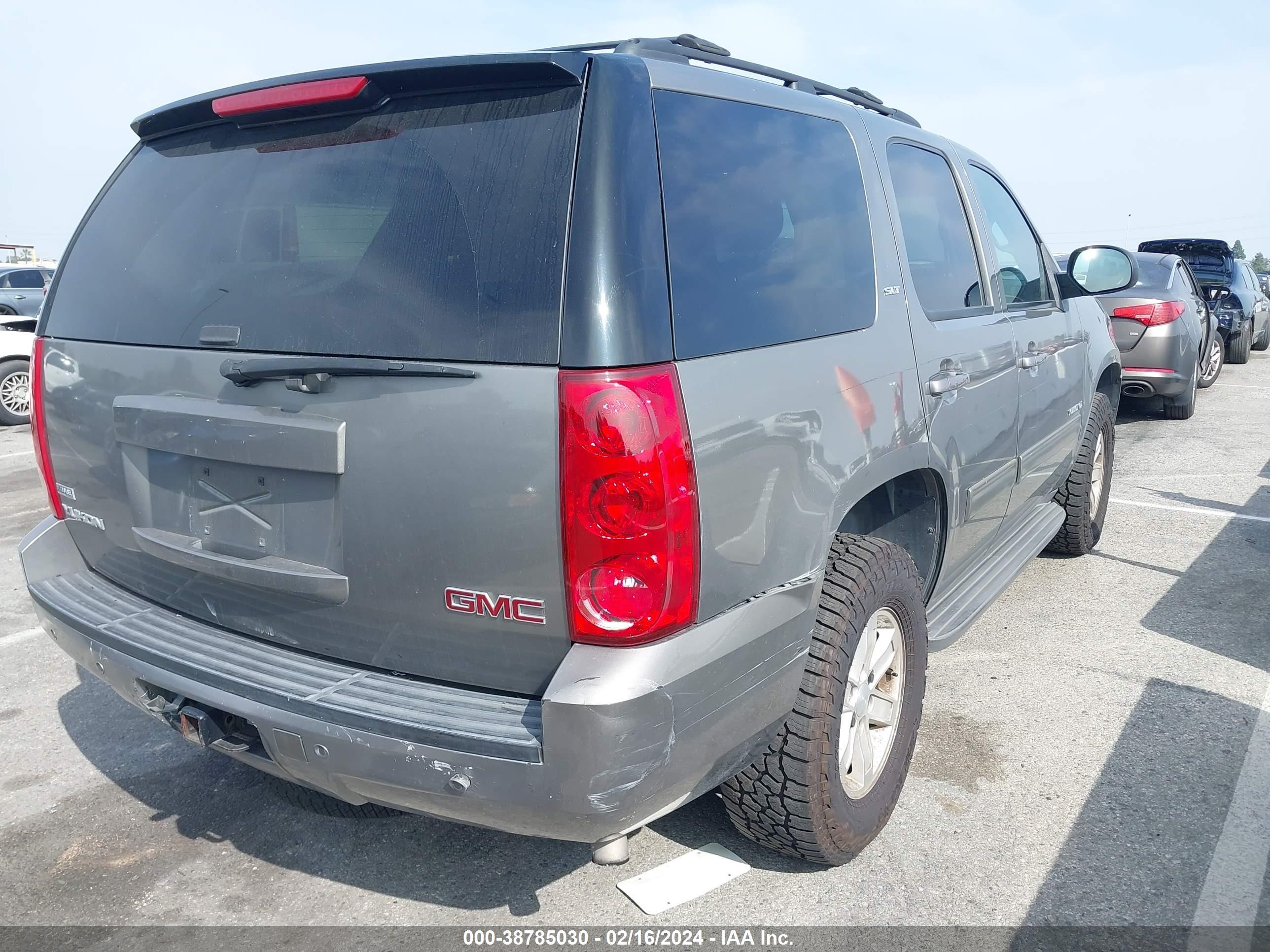 Photo 3 VIN: 1GKFK33089R245904 - GMC YUKON 