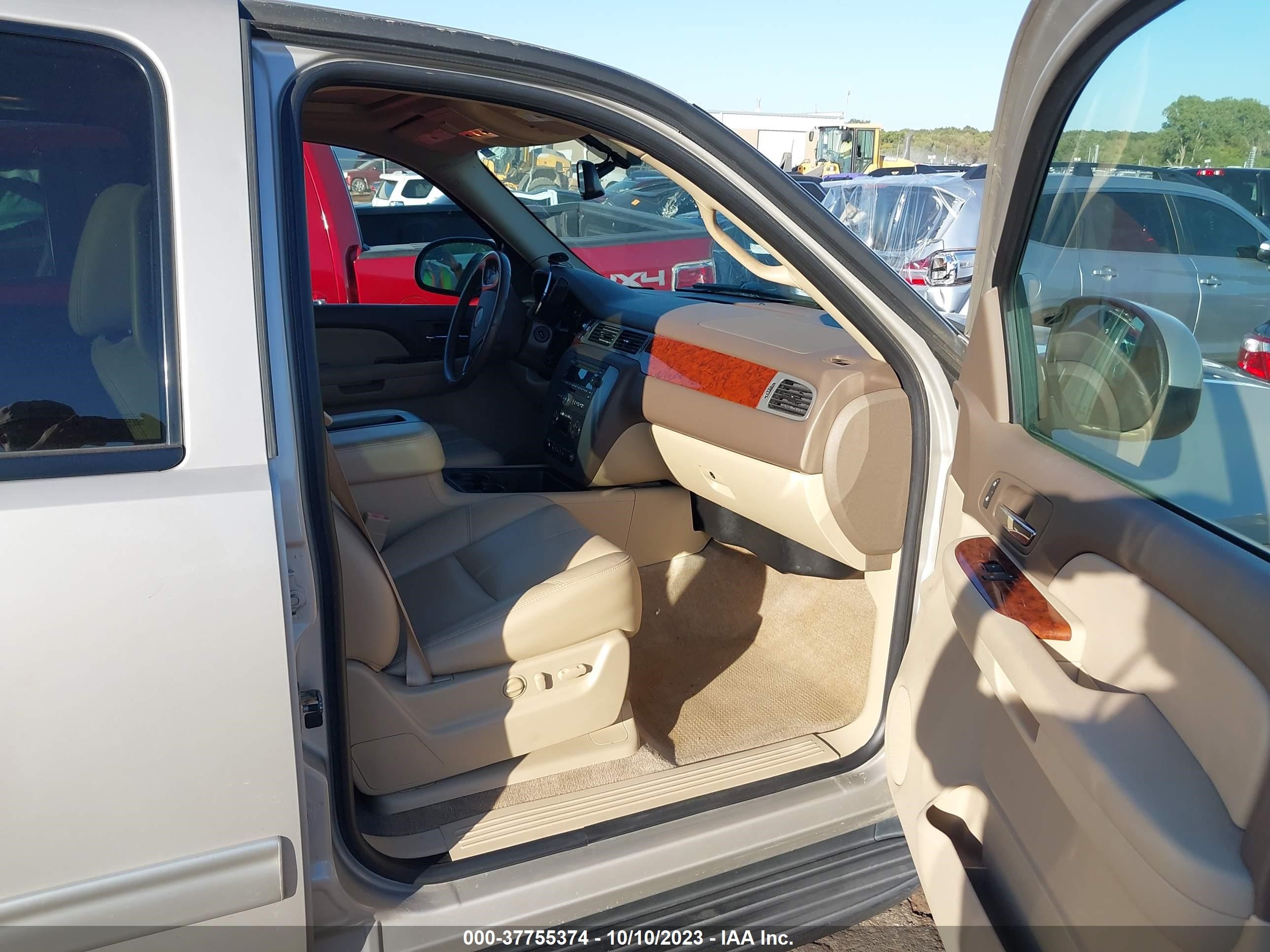 Photo 4 VIN: 1GKFK33099R242252 - GMC YUKON 