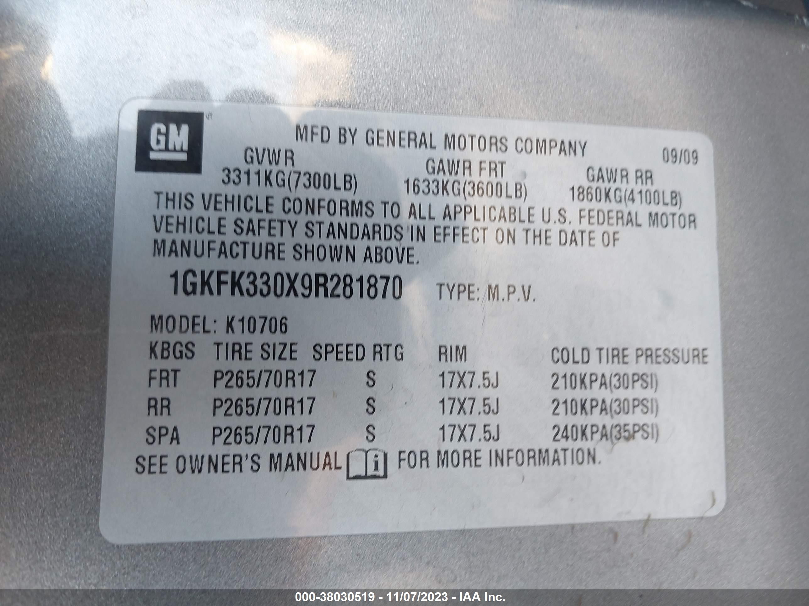 Photo 8 VIN: 1GKFK330X9R281870 - GMC YUKON 