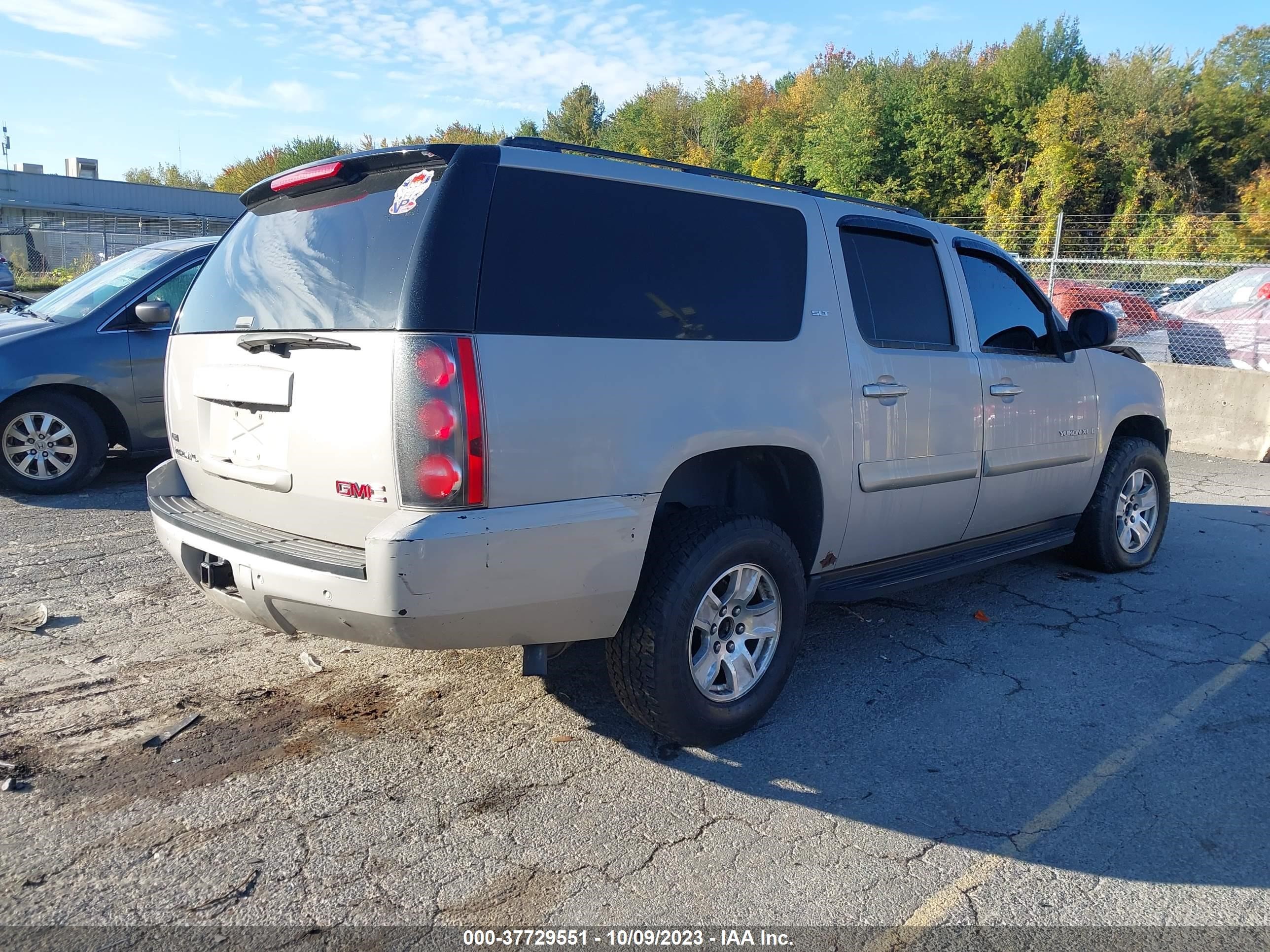 Photo 3 VIN: 1GKFK36309J109223 - GMC YUKON 