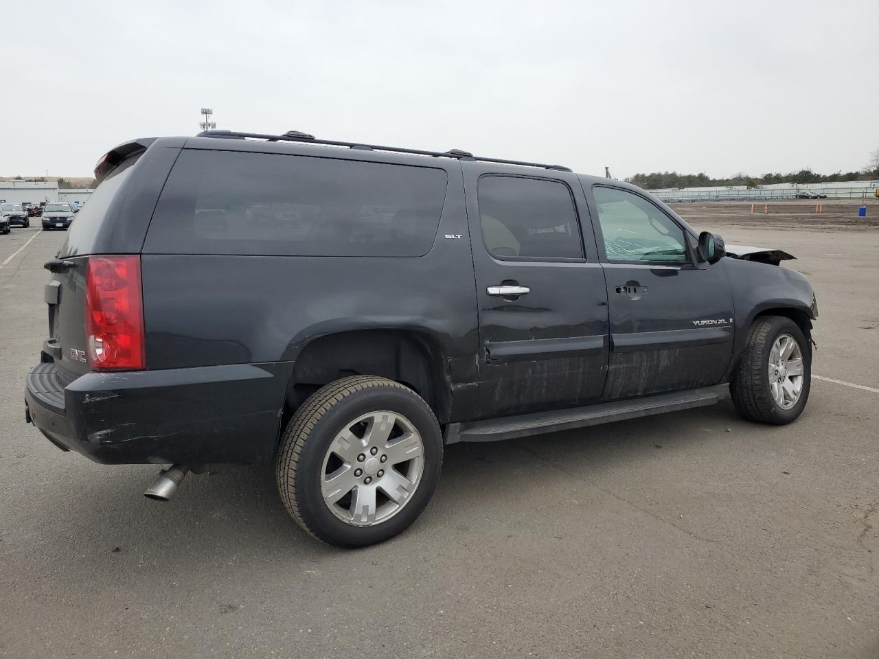 Photo 2 VIN: 1GKFK36369R226385 - GMC YUKON 