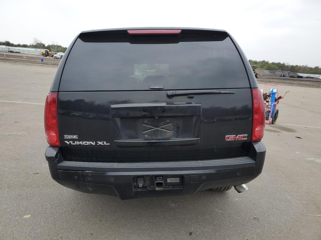 Photo 5 VIN: 1GKFK36369R226385 - GMC YUKON 