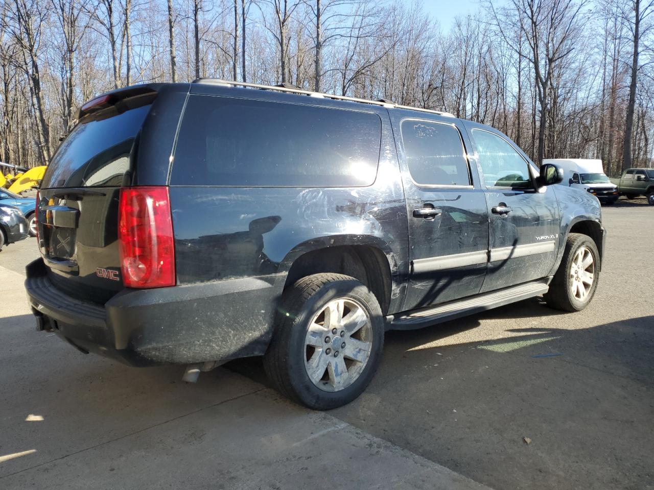 Photo 2 VIN: 1GKFK36369R234986 - GMC YUKON 