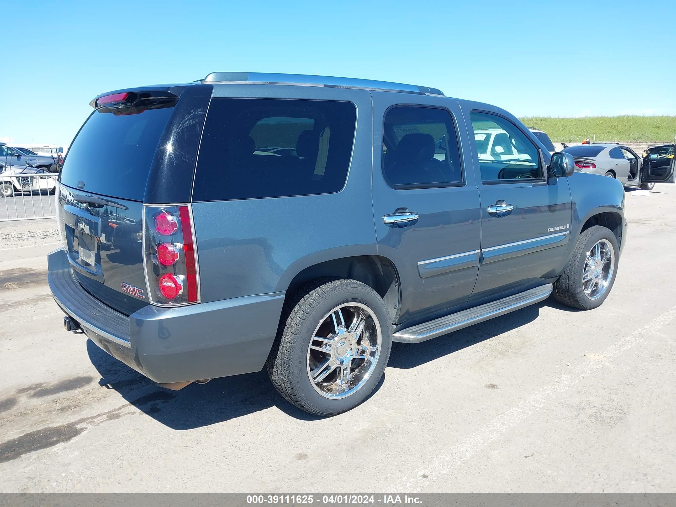 Photo 3 VIN: 1GKFK63807J169338 - GMC YUKON 